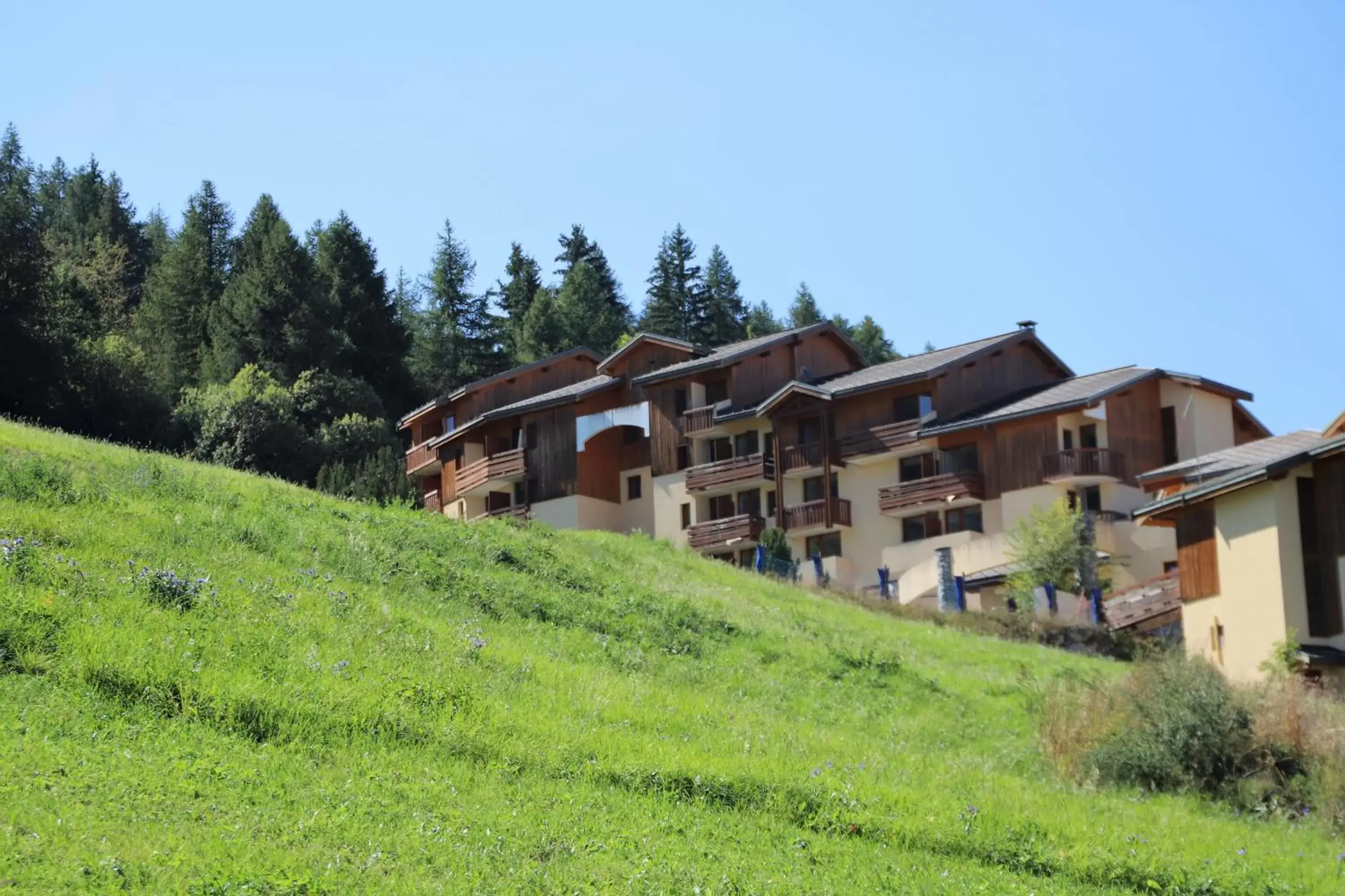 Property Building in SOWELL Family La Lauzière