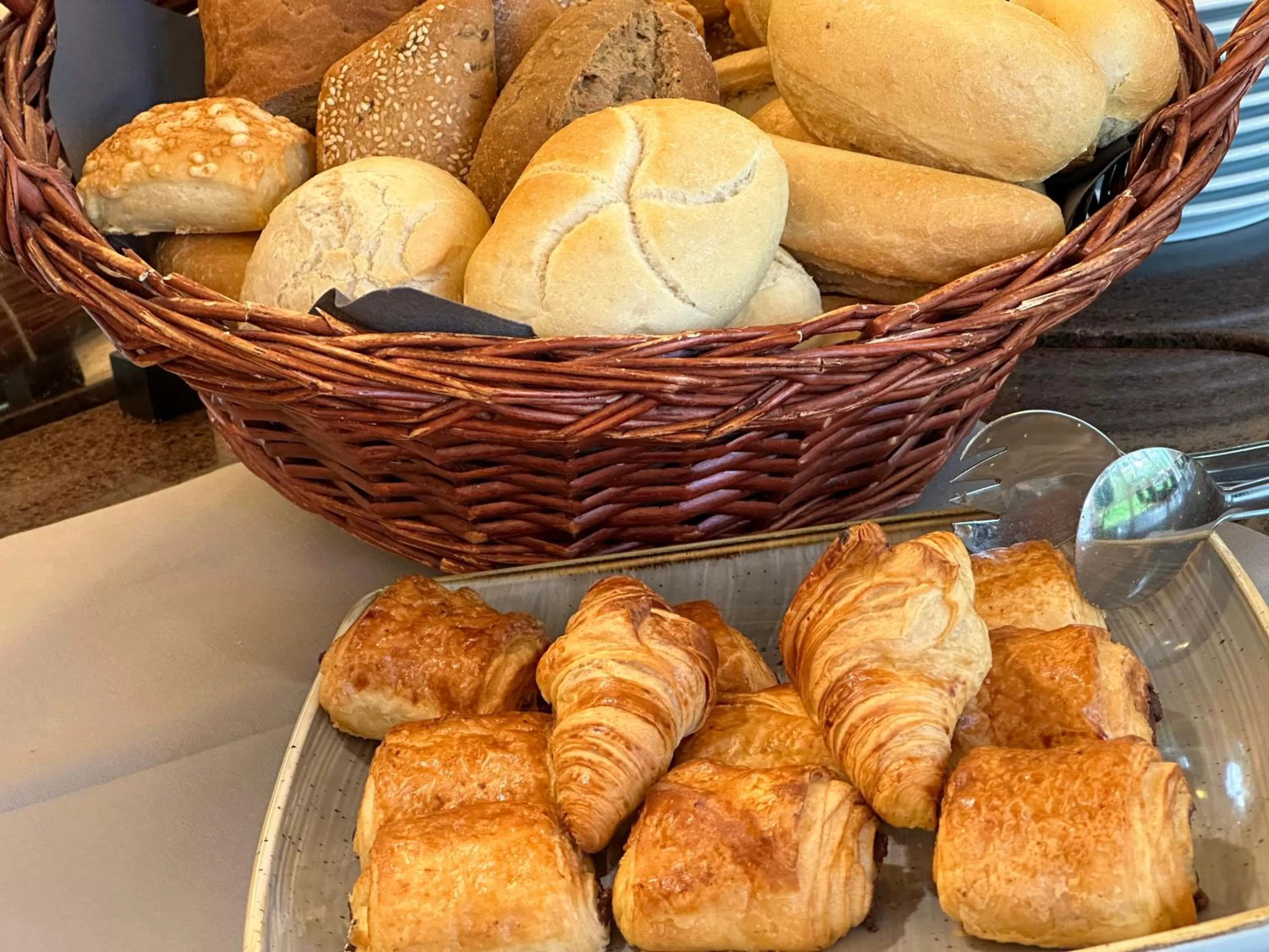 Breakfast, Food in Mercure Hotel Düsseldorf Süd