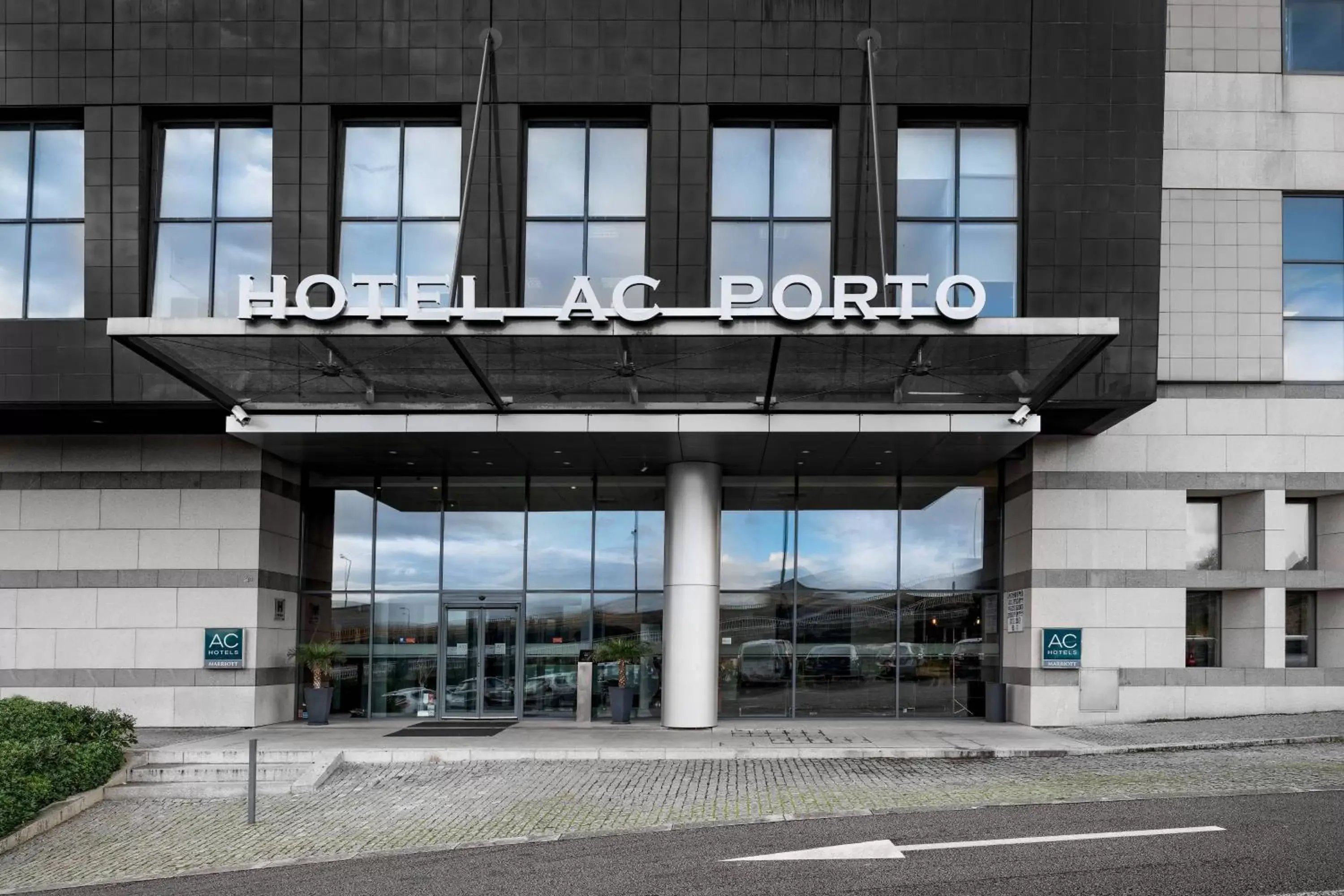 Property Building in AC Hotel Porto by Marriott