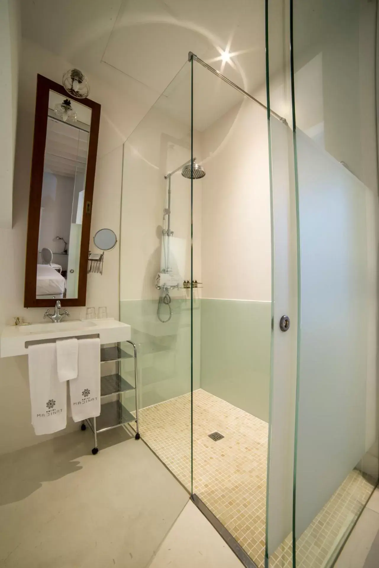 Shower, Bathroom in Hotel Madinat