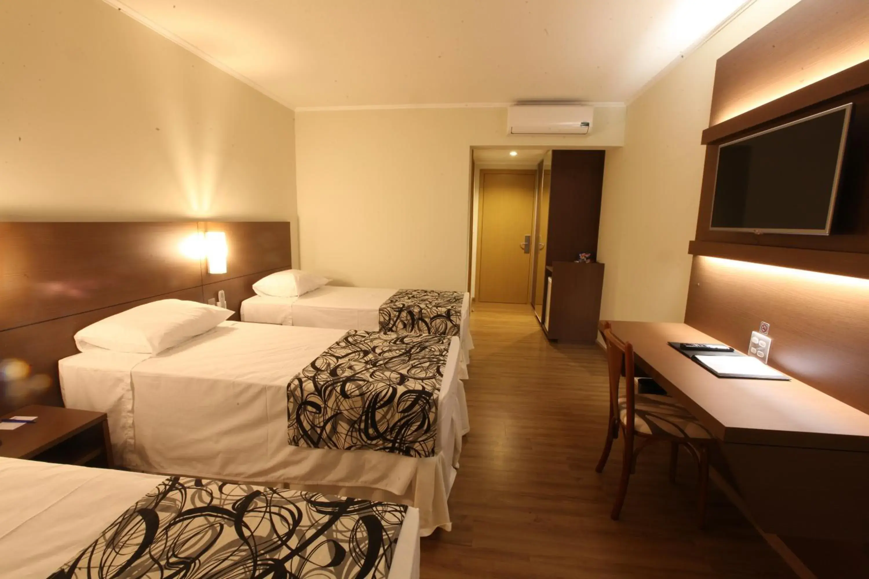 Photo of the whole room, Bed in Hotel Caiuá Cascavel