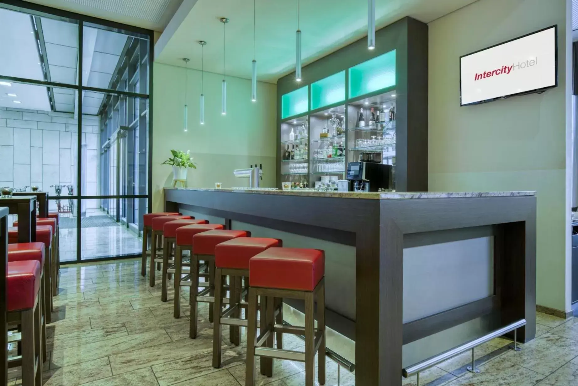 Lounge or bar, Lounge/Bar in IntercityHotel Dresden