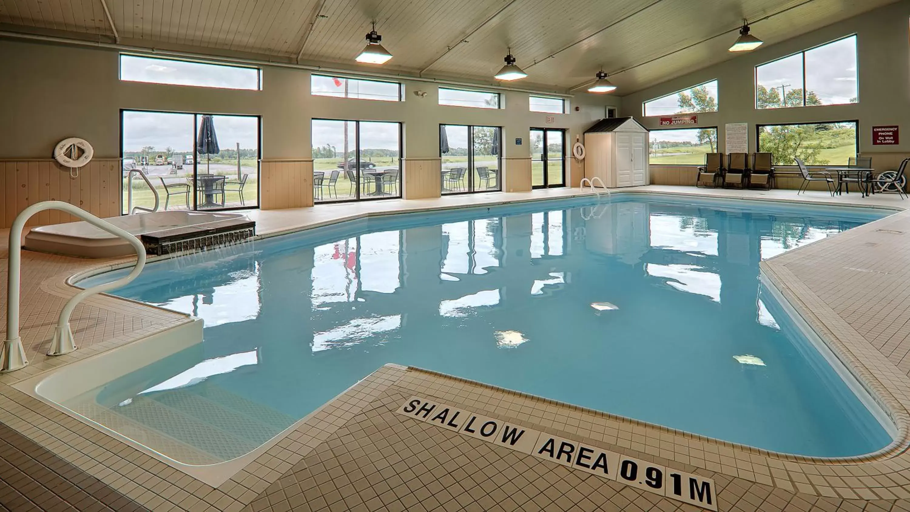 Hot Tub, Swimming Pool in Best Western Pembroke Inn & Conference Centre