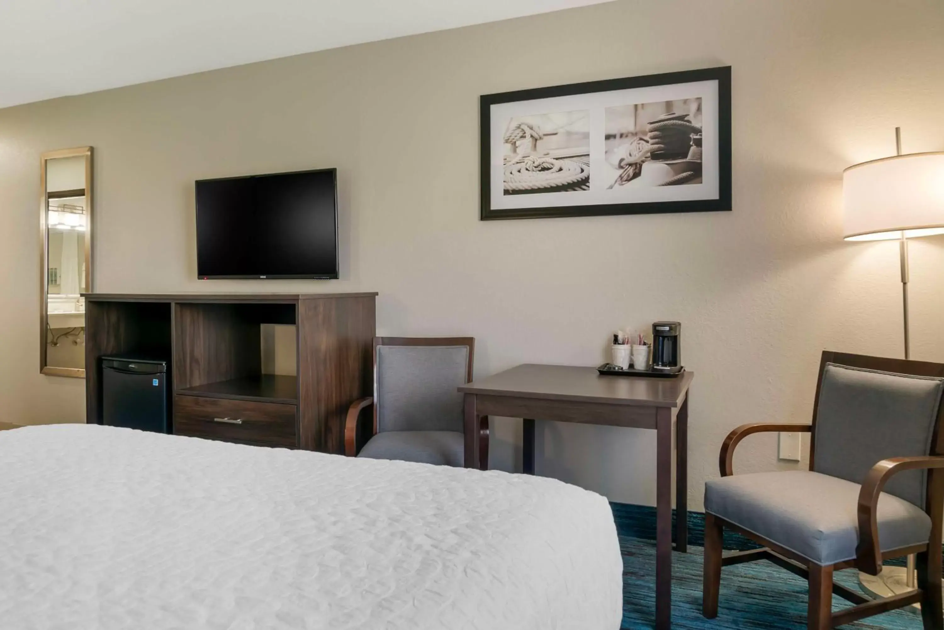 Bedroom, TV/Entertainment Center in Best Western Clare Hotel