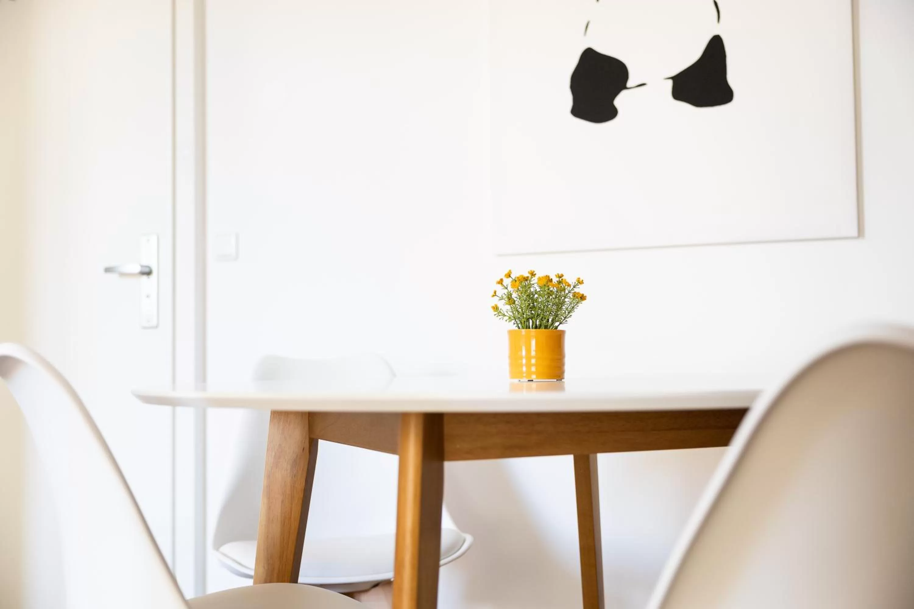 Dining area in Apartments am Neuen Theater - Altstadt - Zentral - Küche - Wifi - Powered by Ko-Living