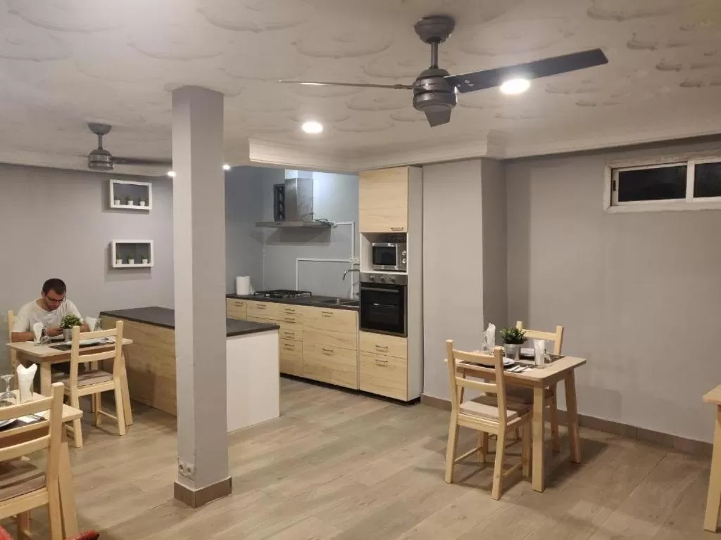 Restaurant/places to eat, Kitchen/Kitchenette in La Maison de Kouadio