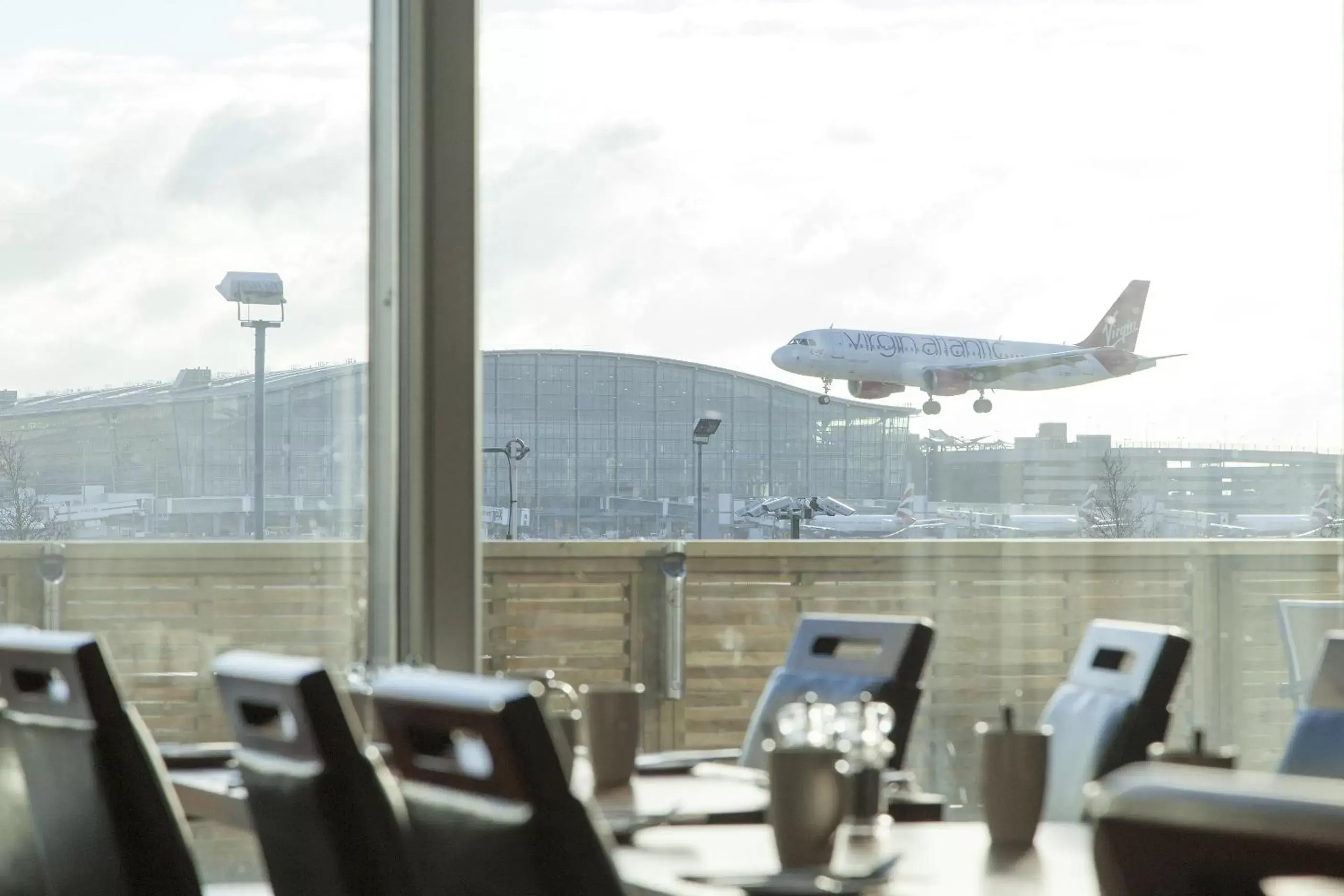 Restaurant/places to eat in Thistle London Heathrow Terminal 5