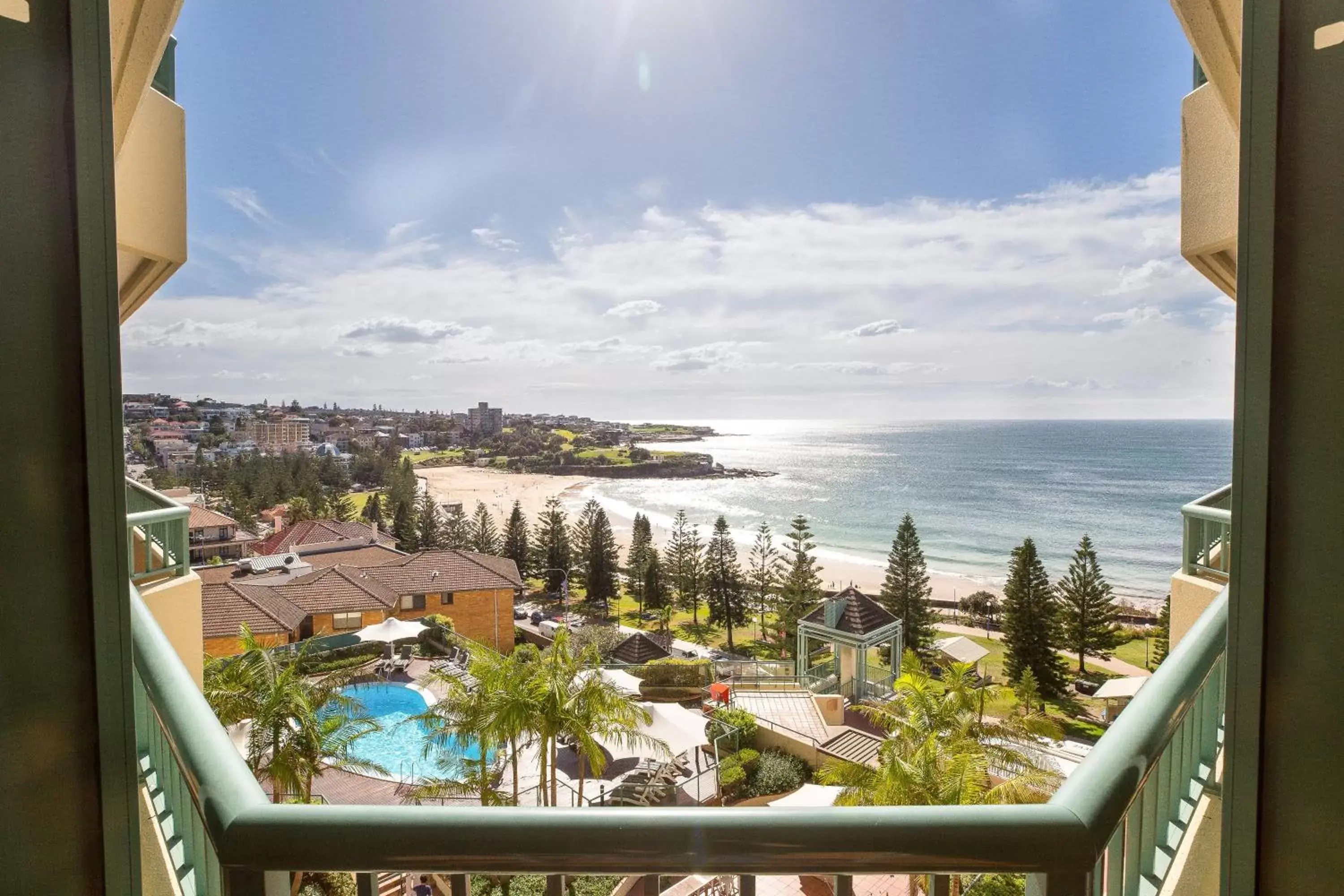 Photo of the whole room, Sea View in Crowne Plaza Sydney Coogee Beach, an IHG Hotel