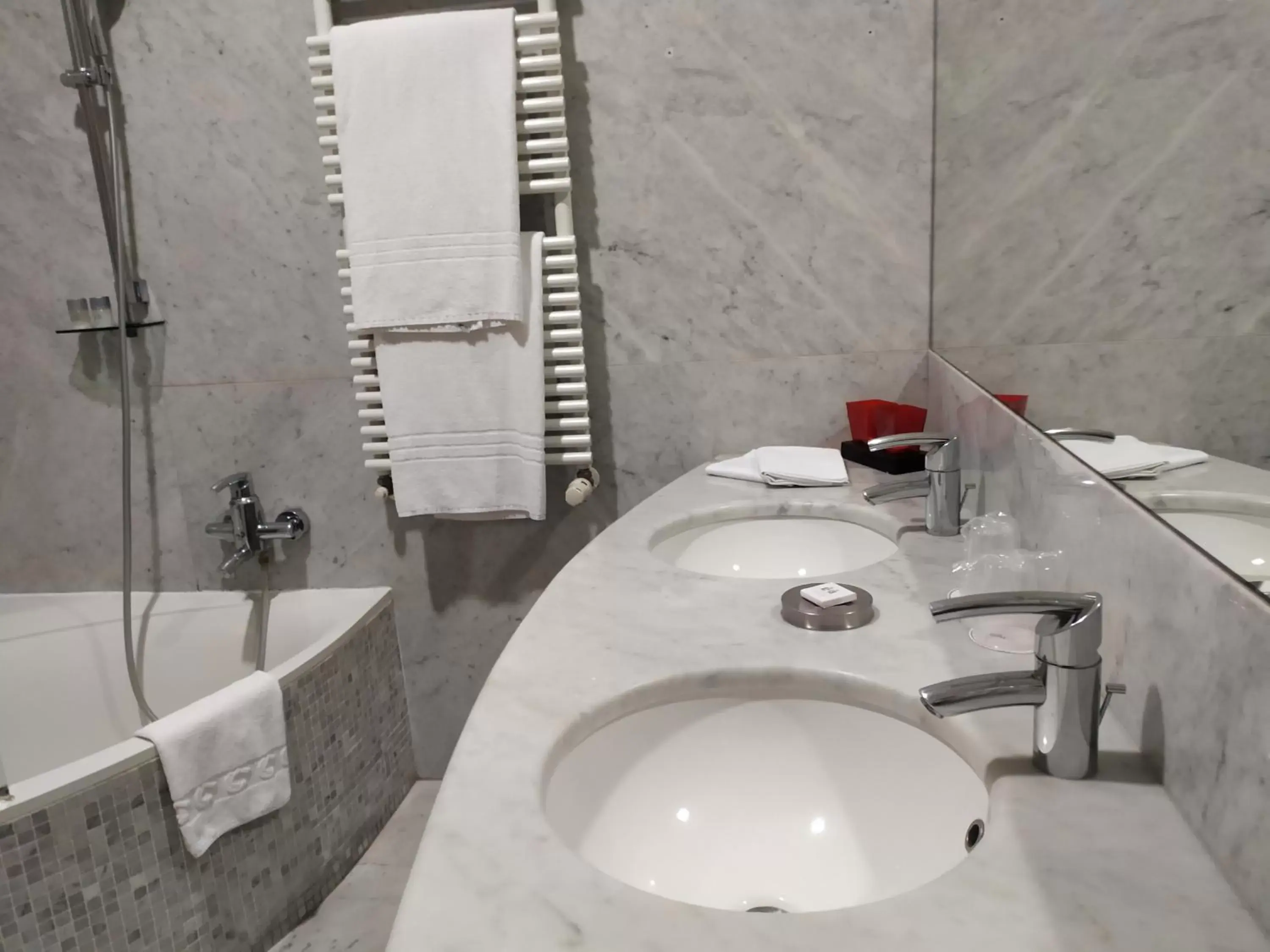 Bathroom in Hotel Porta Felice & Spa
