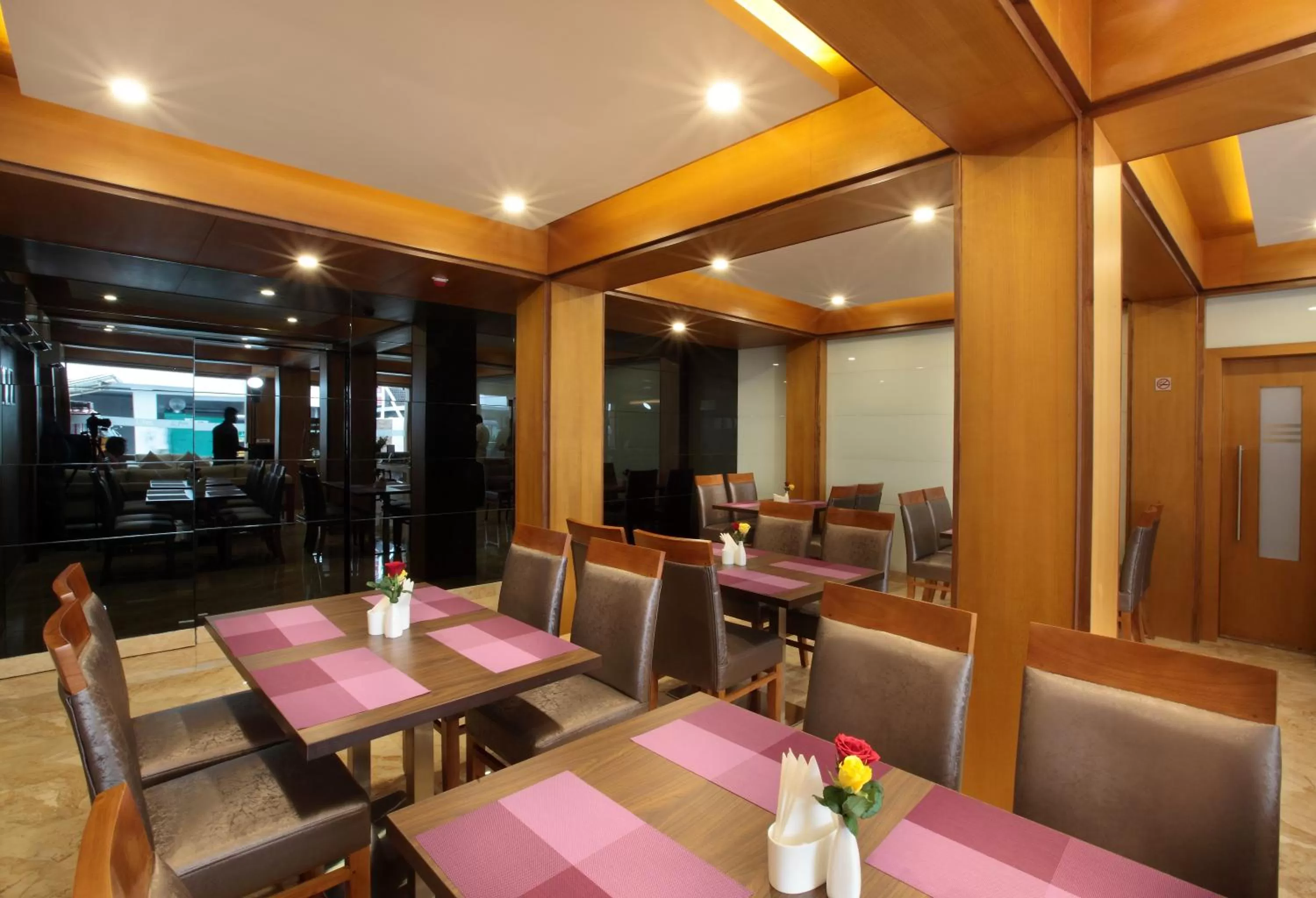 Restaurant/Places to Eat in Hotel Park Residency