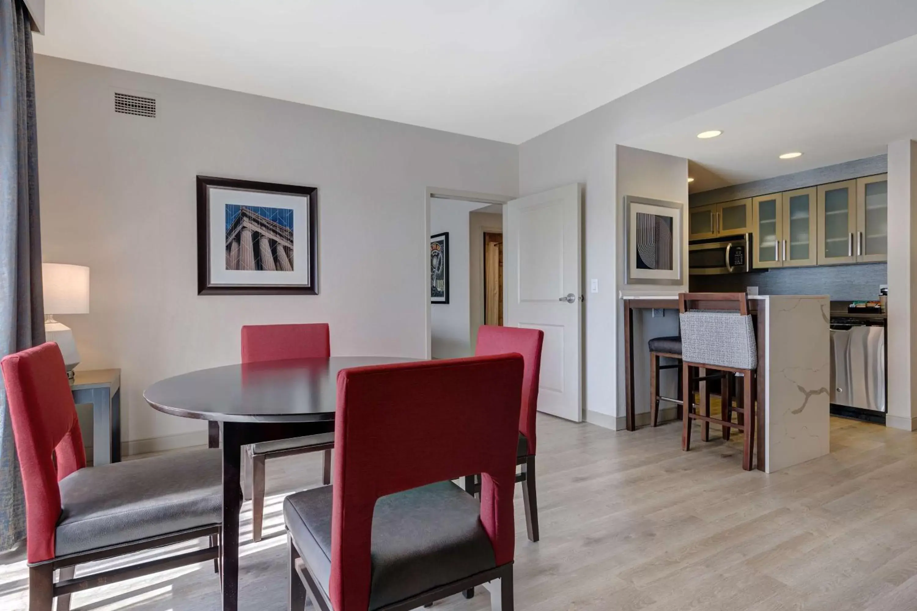 Kitchen or kitchenette, Dining Area in Homewood Suites Nashville Vanderbilt