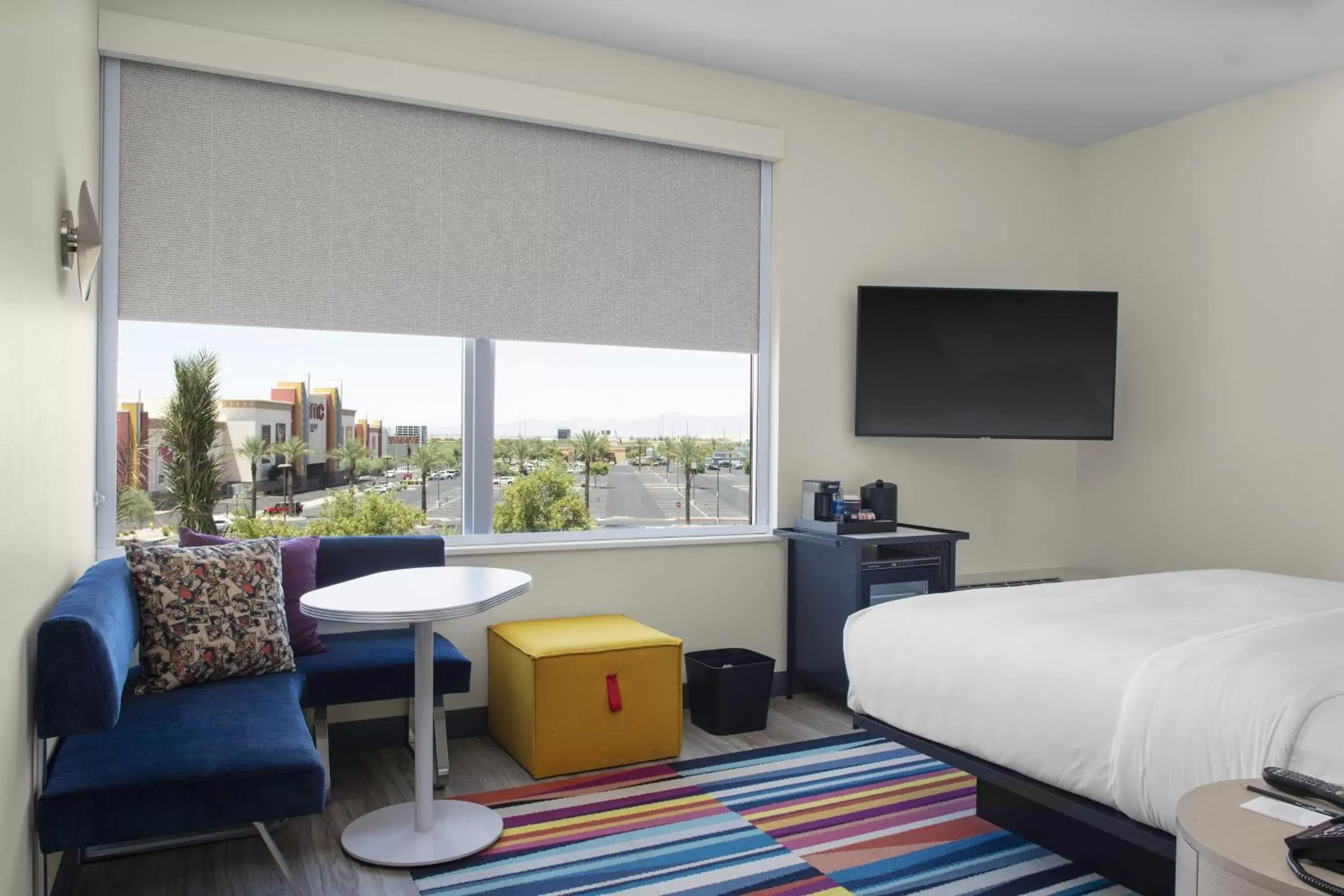 Photo of the whole room, TV/Entertainment Center in Aloft Glendale at Westgate