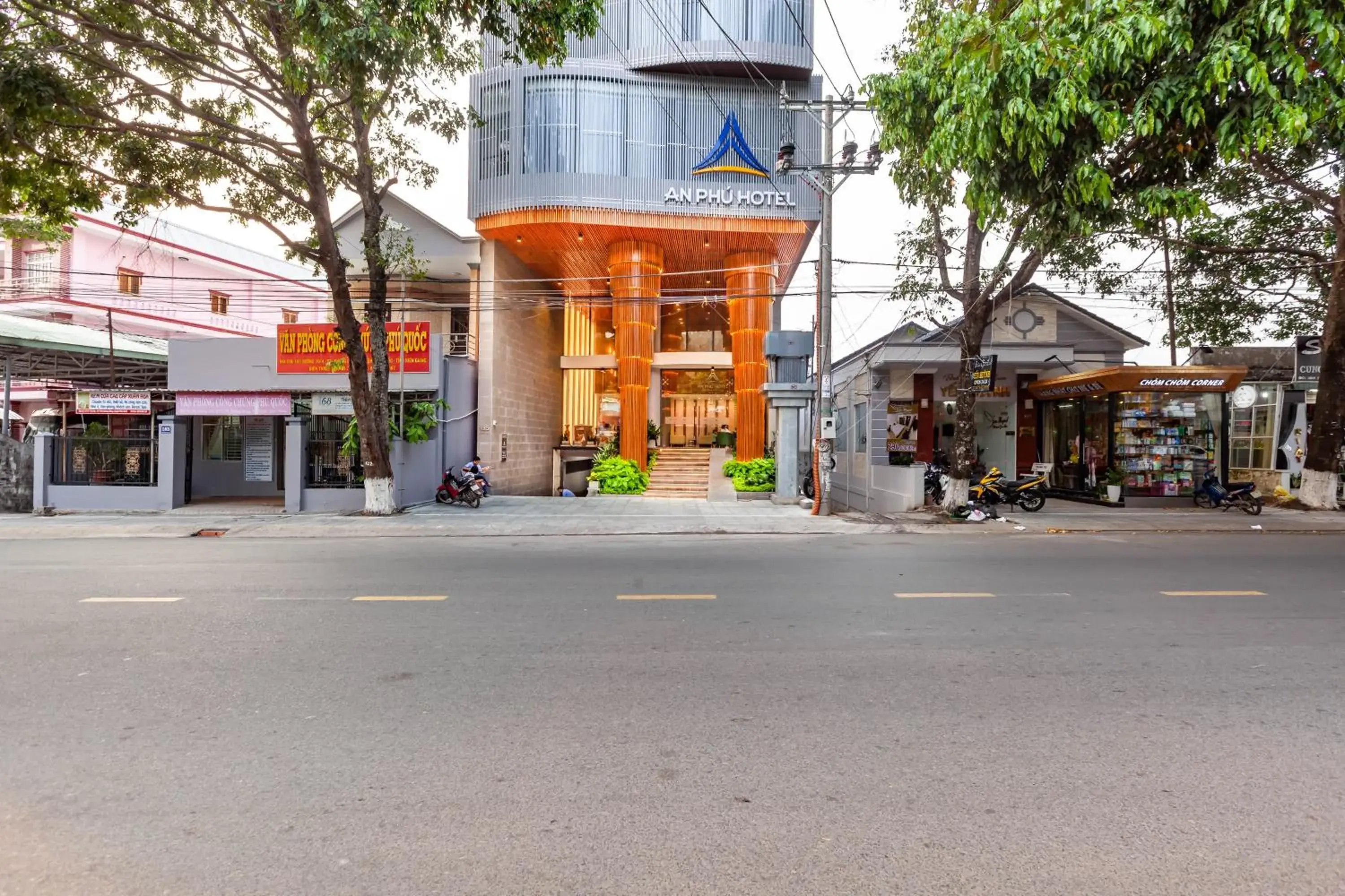 Facade/entrance in An Phu Hotel