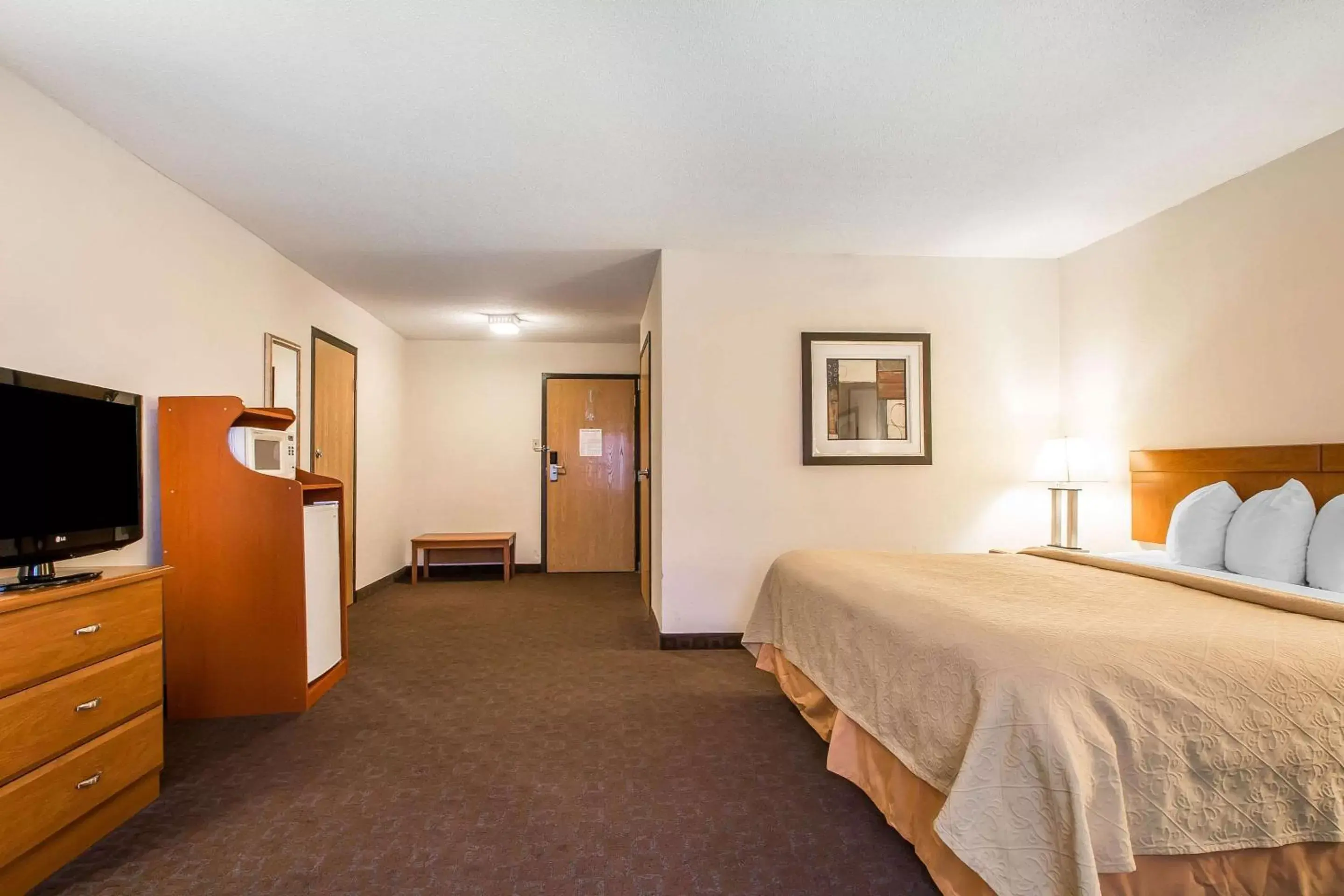 Photo of the whole room, Bed in Quality Inn Morris I-80