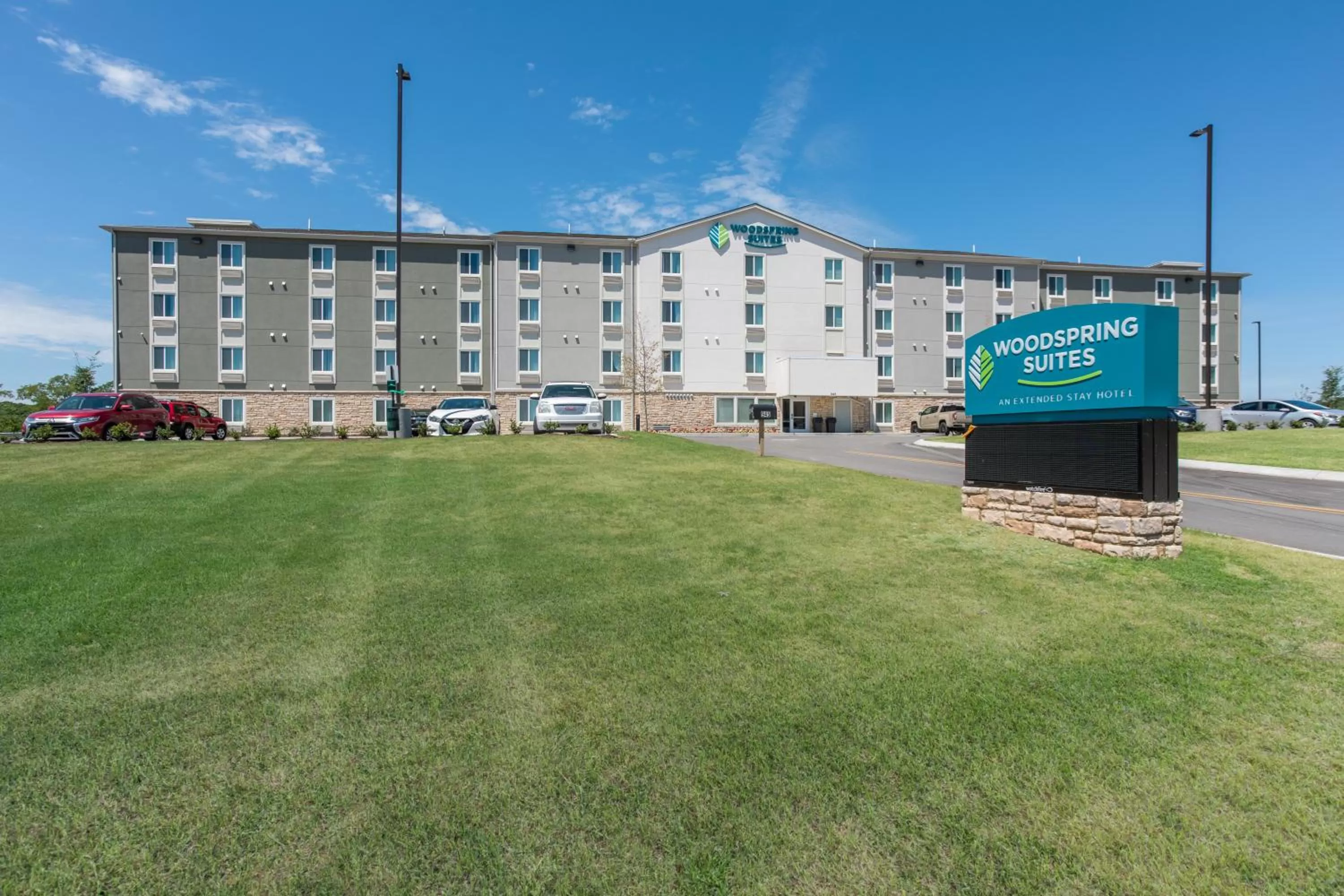 Property building in WoodSpring Suites Smyrna-La Vergne