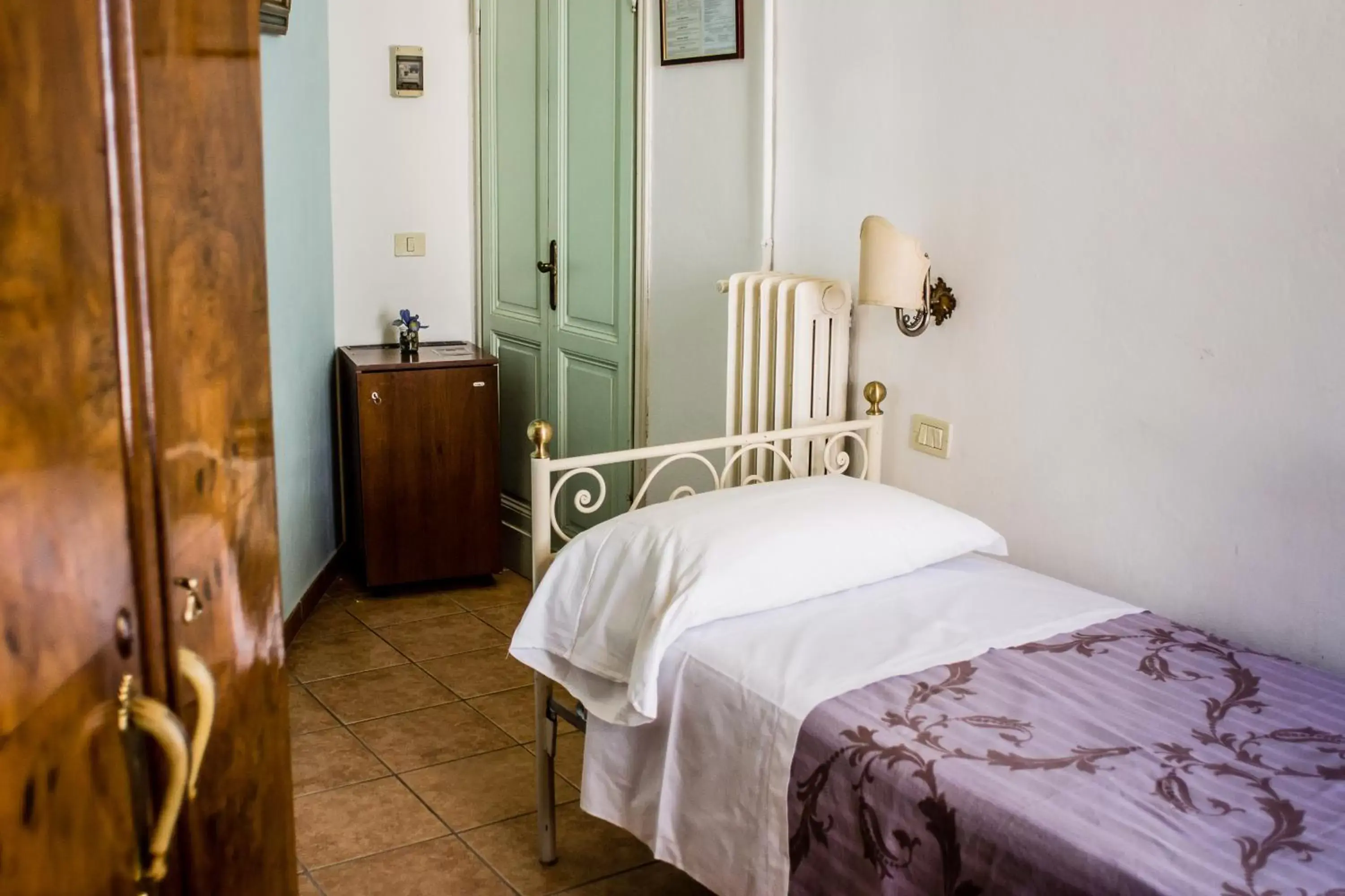 Single Room with Shared Shower and Toilet in Hotel Il Bargellino