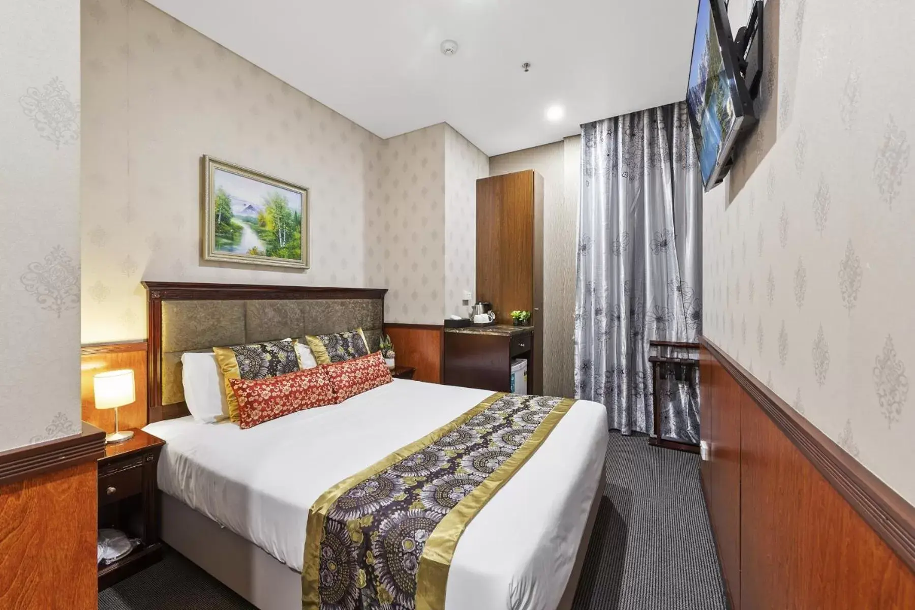 Photo of the whole room, Bed in YEHS Hotel Sydney CBD