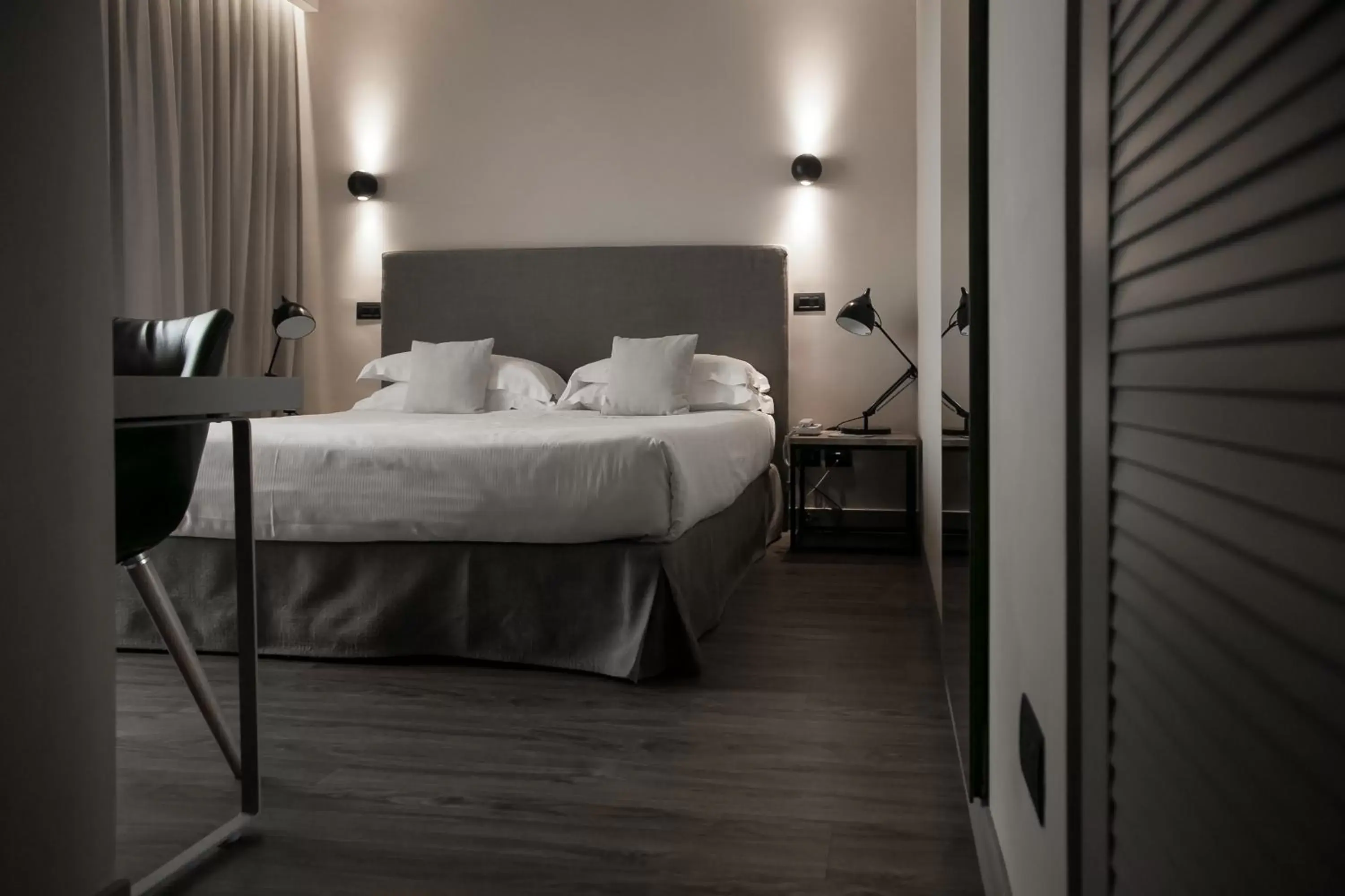 Bed in Hotel Select Suites & Spa - Apartments