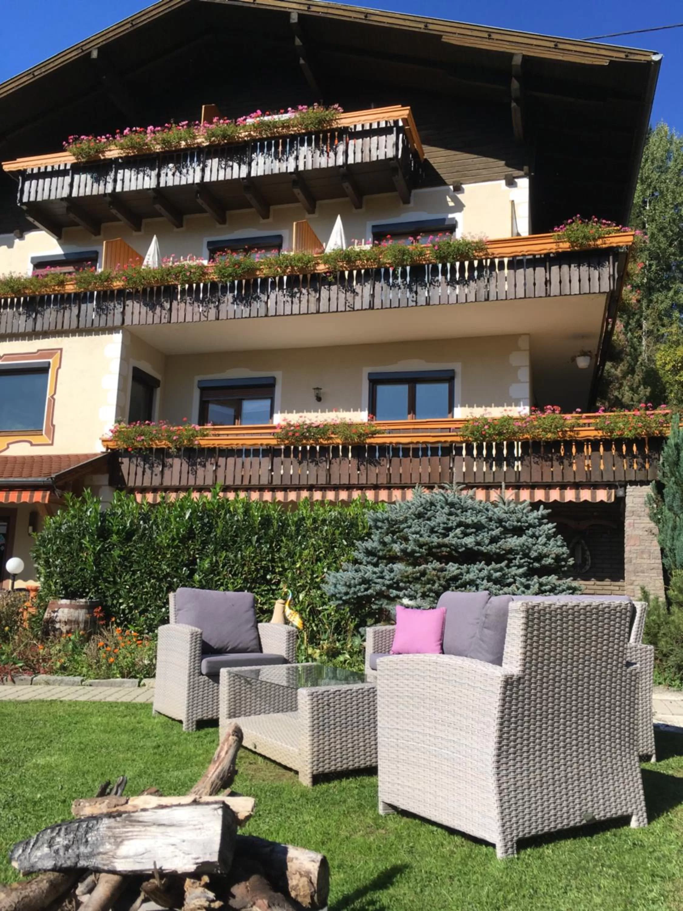 Garden in B&B Pension Karlsdorfer Hof