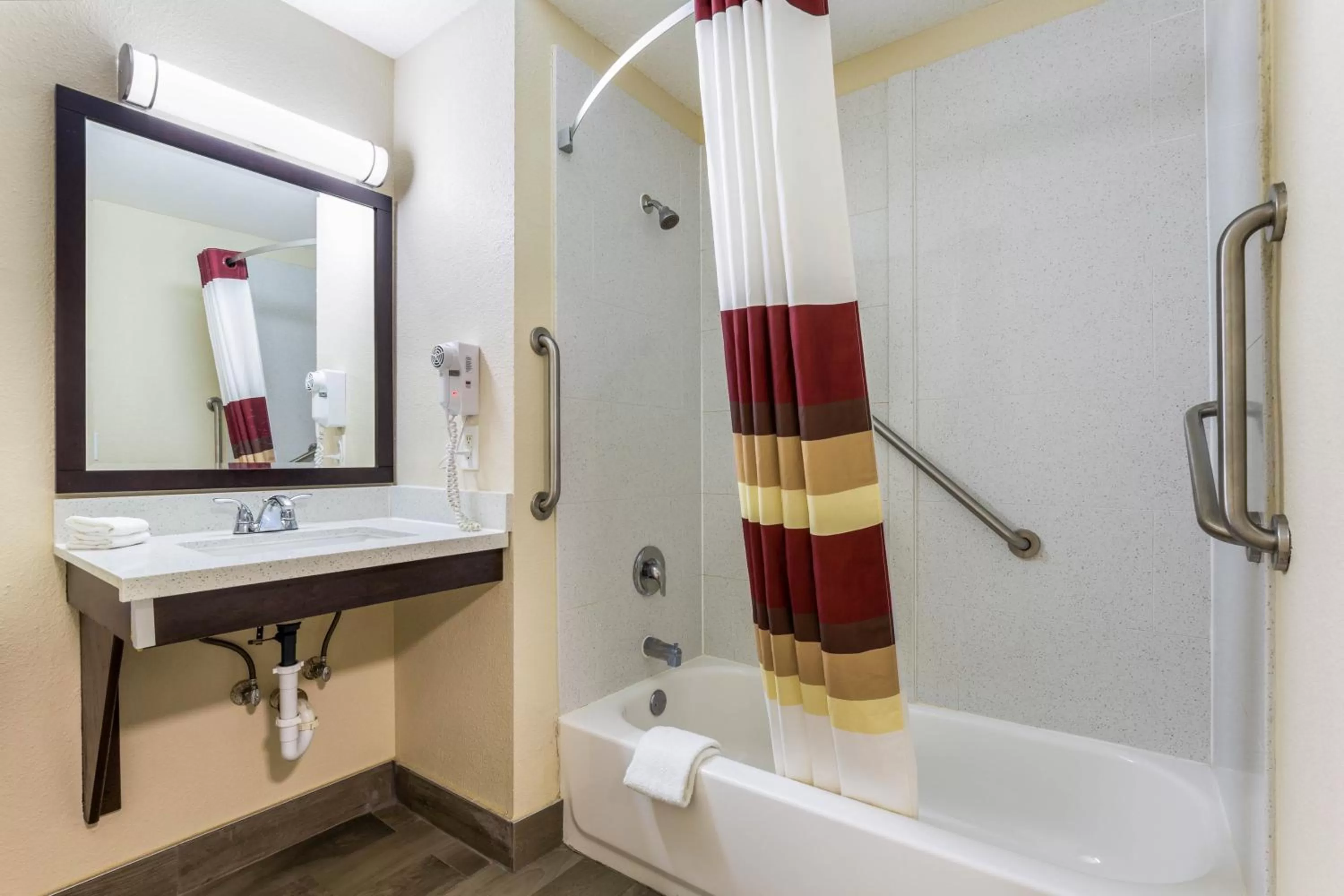 Photo of the whole room in Red Roof Inn Dry Ridge