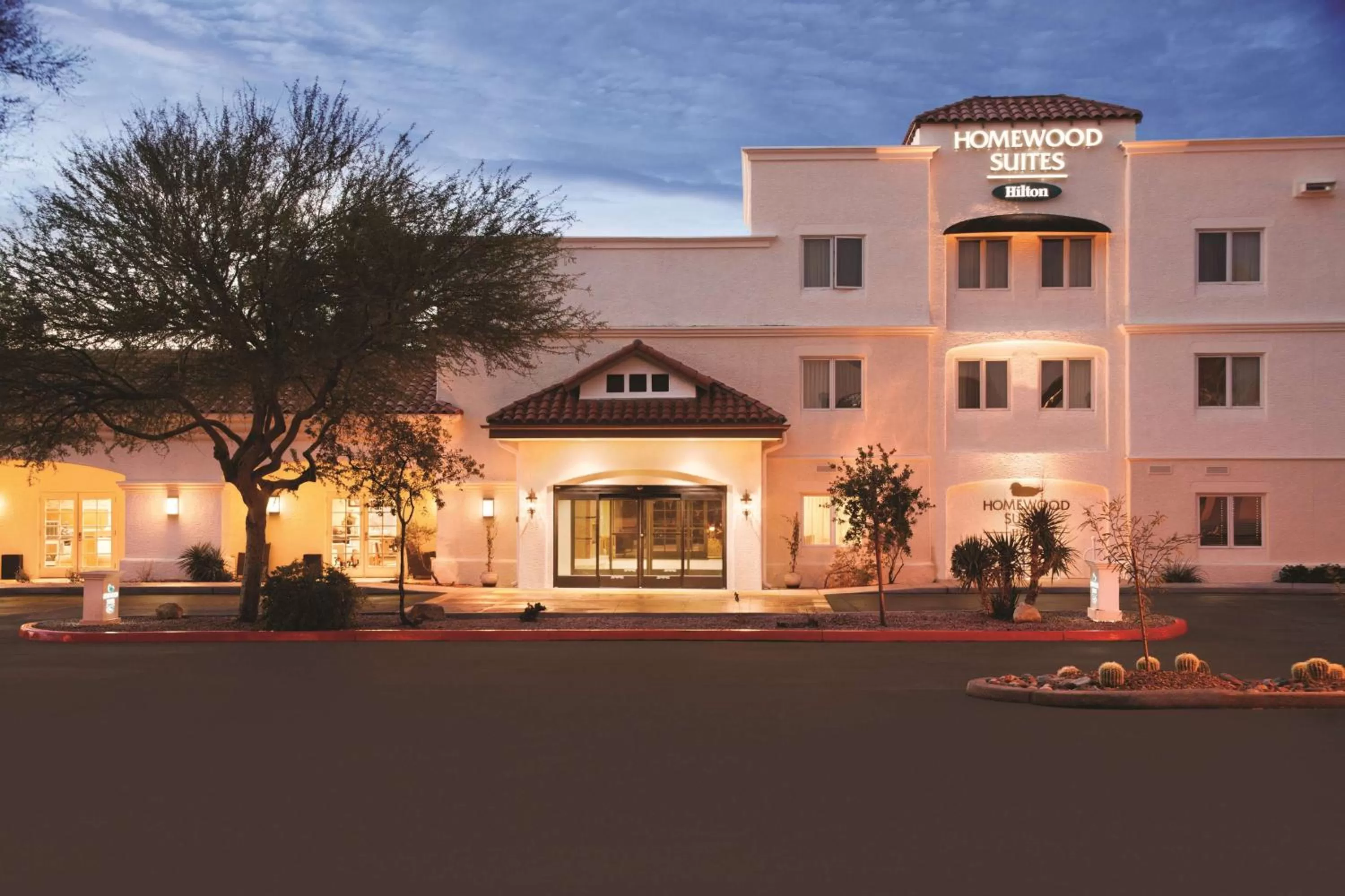 Property building in Homewood Suites Tucson St. Philip's Plaza University