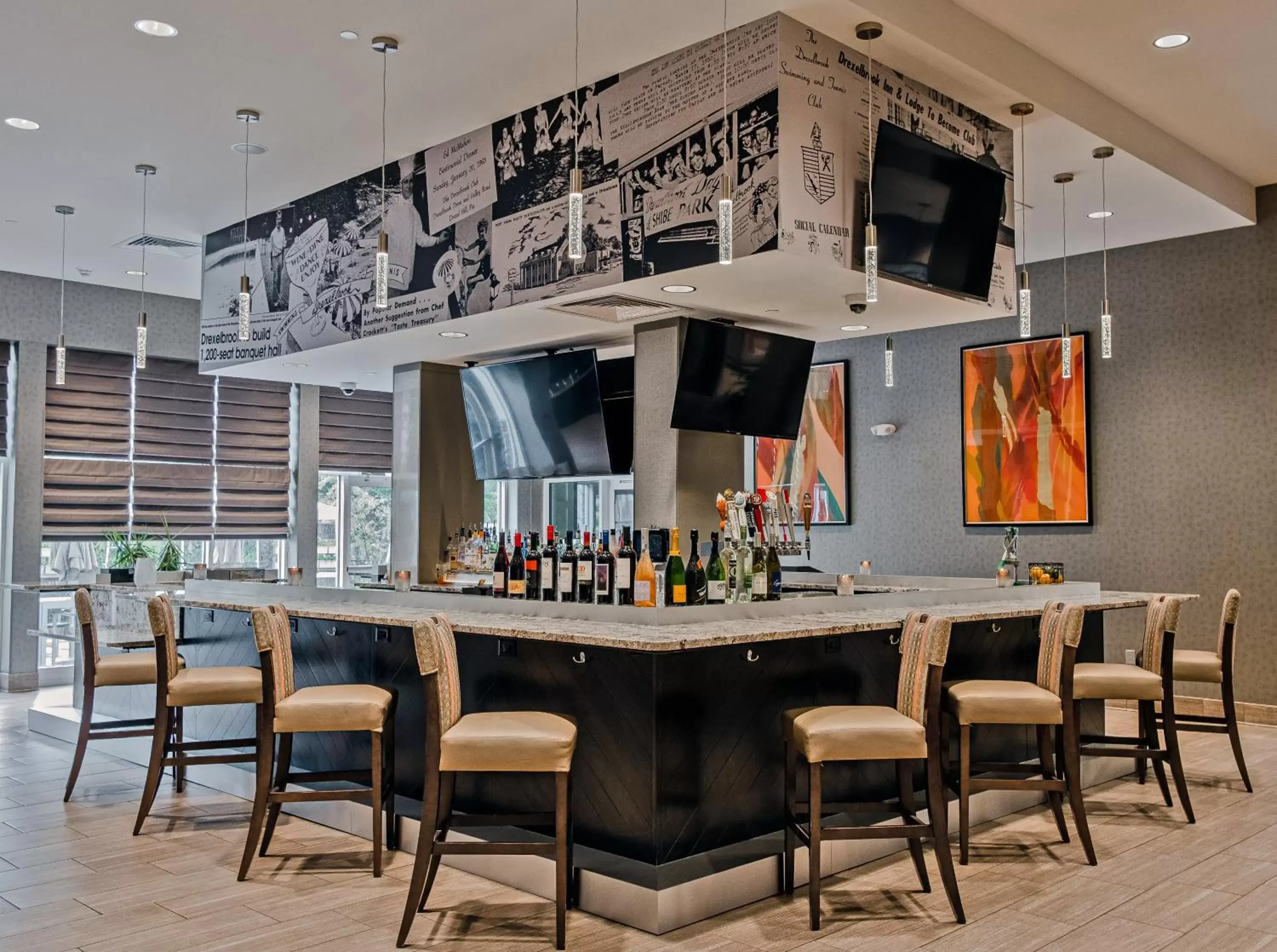 Lounge or bar, Restaurant/Places to Eat in Holiday Inn & Suites Philadelphia W - Drexel Hill, an IHG Hotel