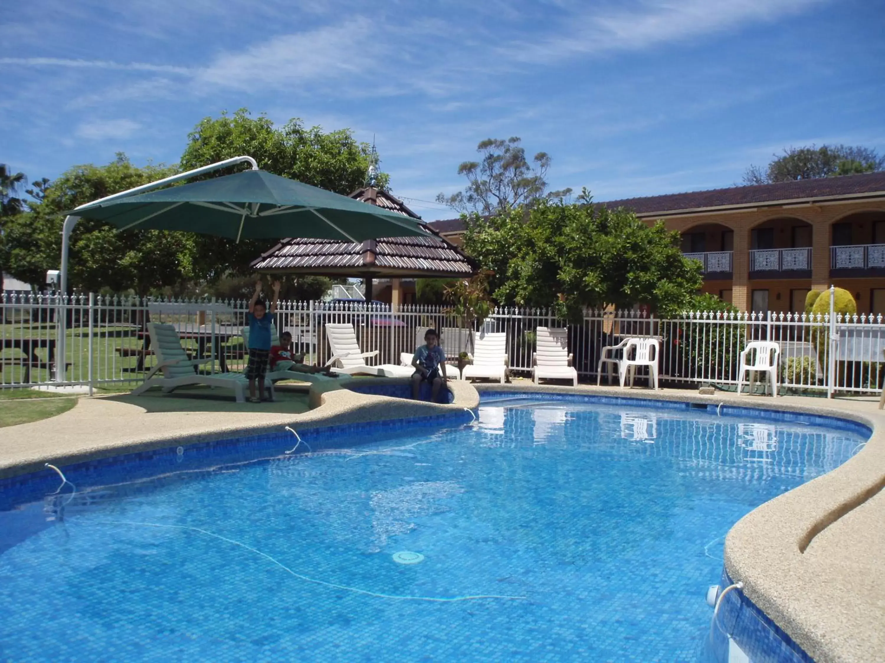 Swimming Pool in Lakeview Motel