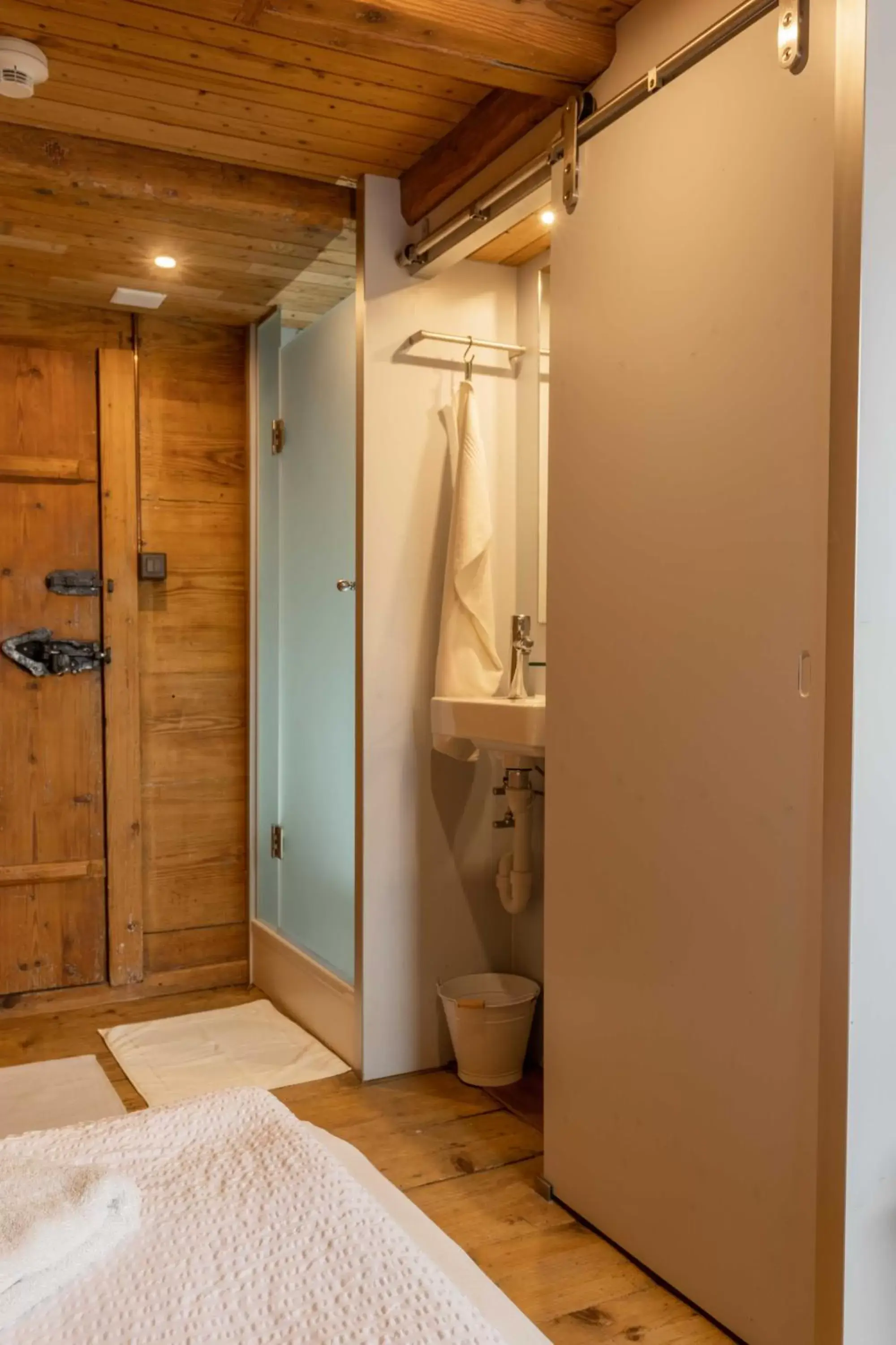 Shower, Bathroom in Gasthaus Rössli