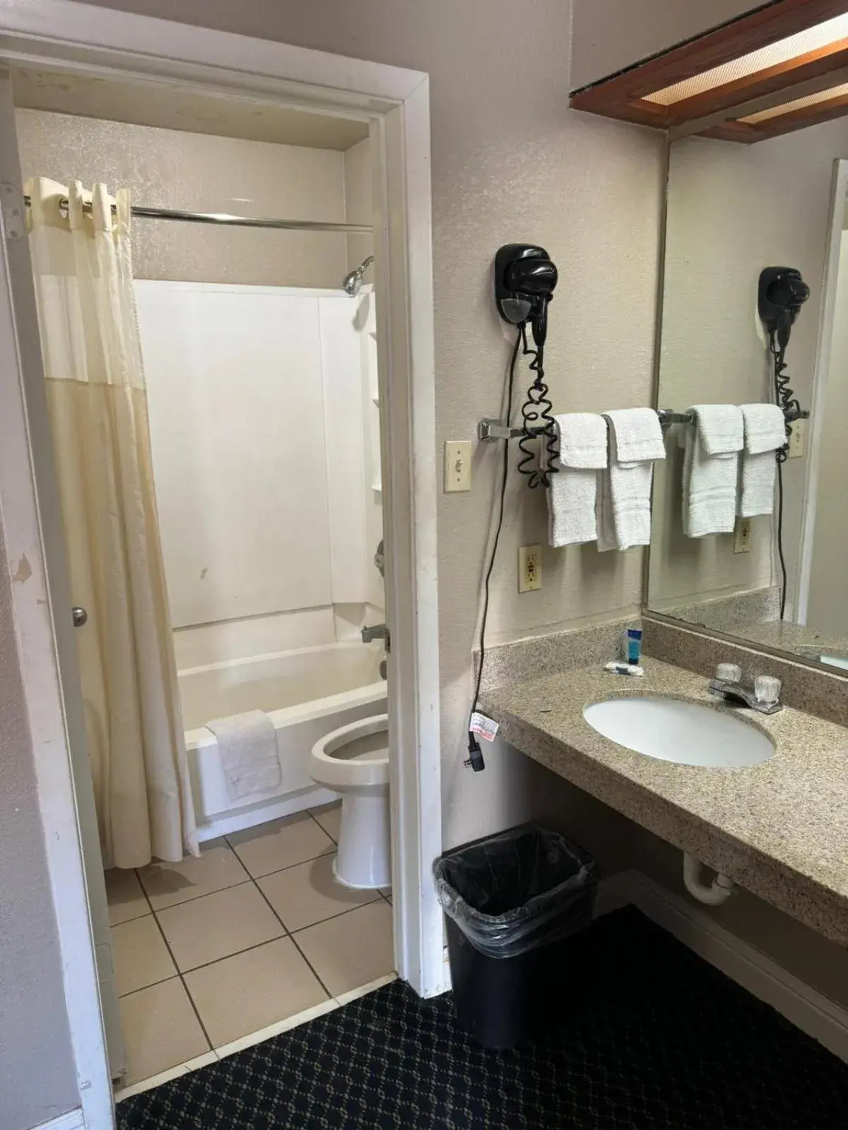 Bathroom in Homegate Studio and Suites San Antonio