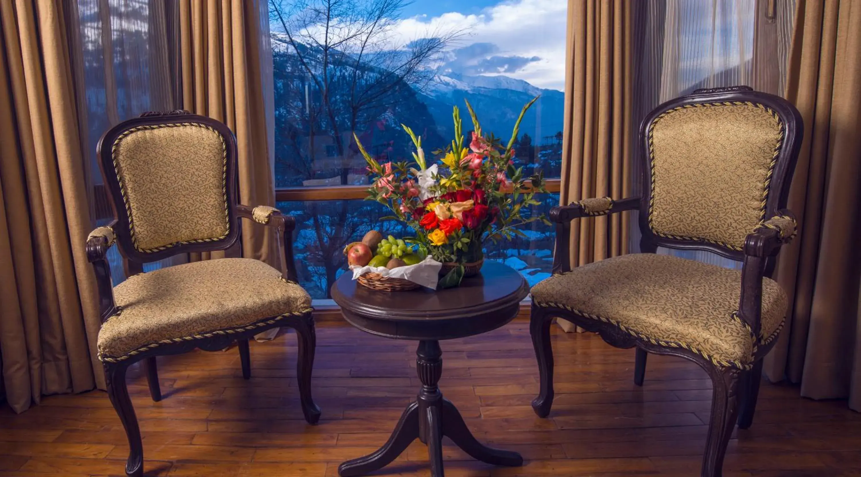 Mountain view, Seating Area in Solang Valley Resort