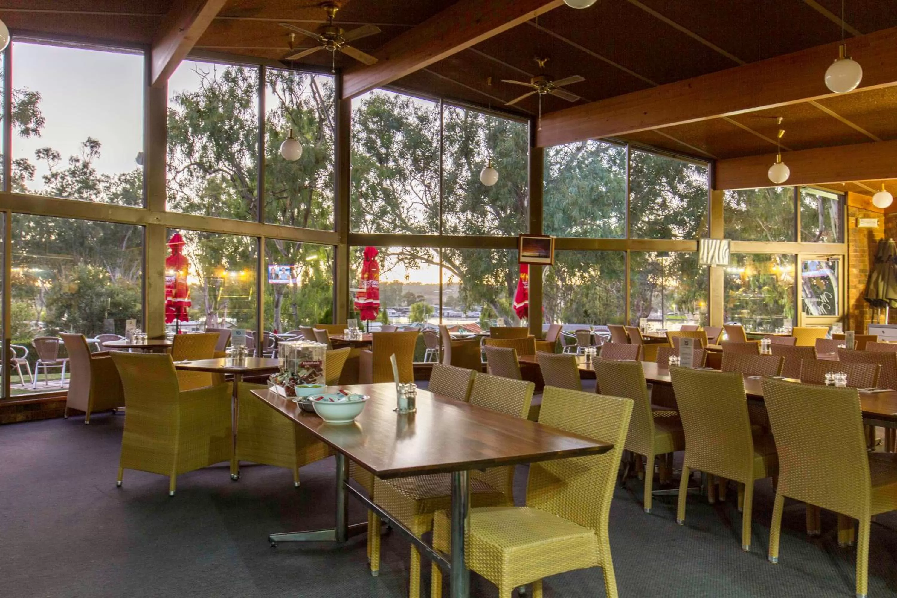 Restaurant/places to eat in Mannum Motel