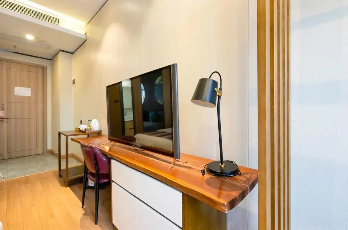 hair dresser, TV/Entertainment Center in Guangzhou Nuomo International Hotel