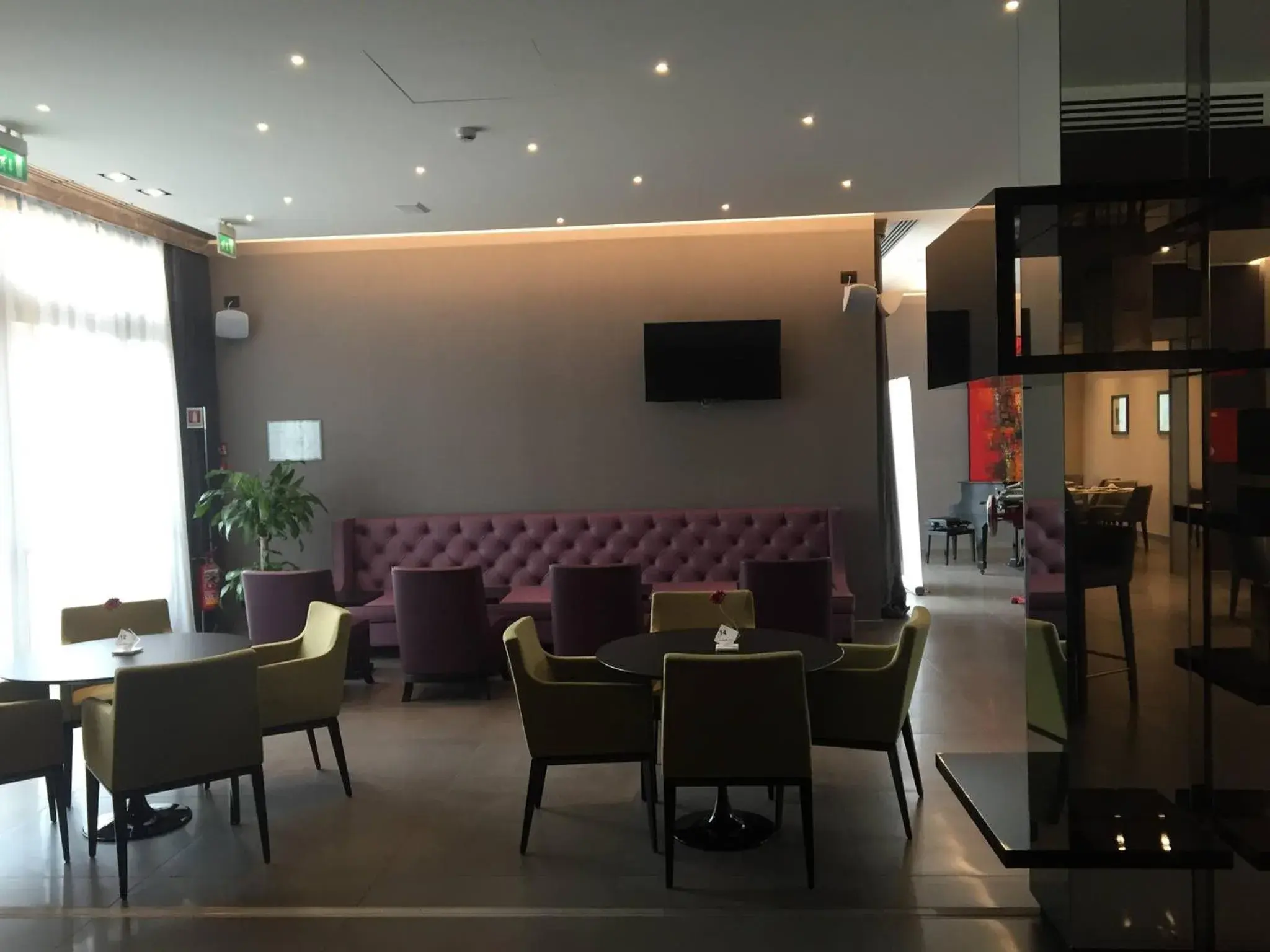 Restaurant/Places to Eat in Link124 Hotel