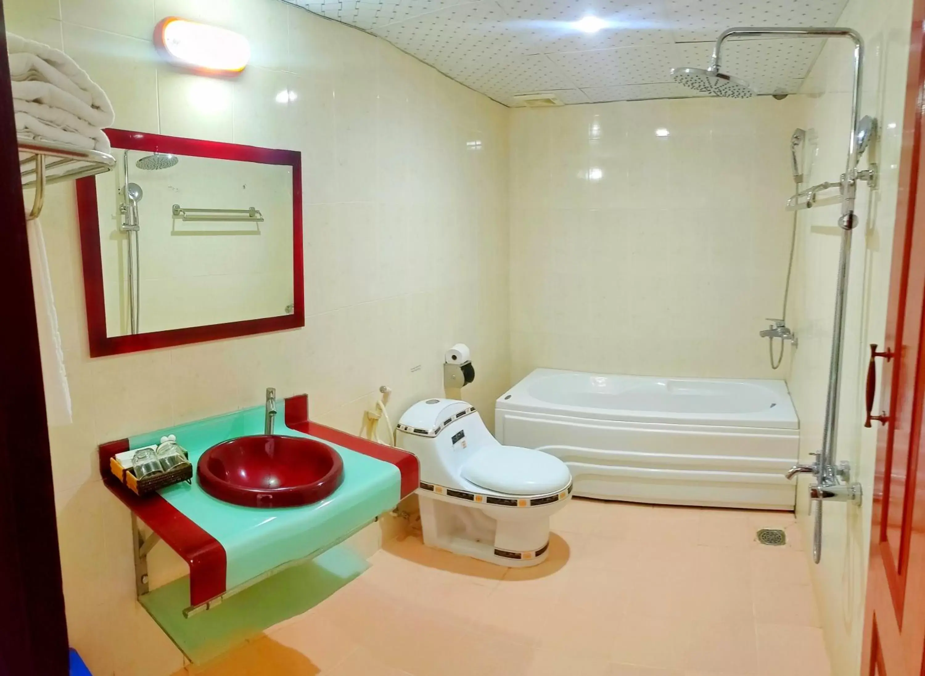 Bathroom in Kieu Anh Hotel