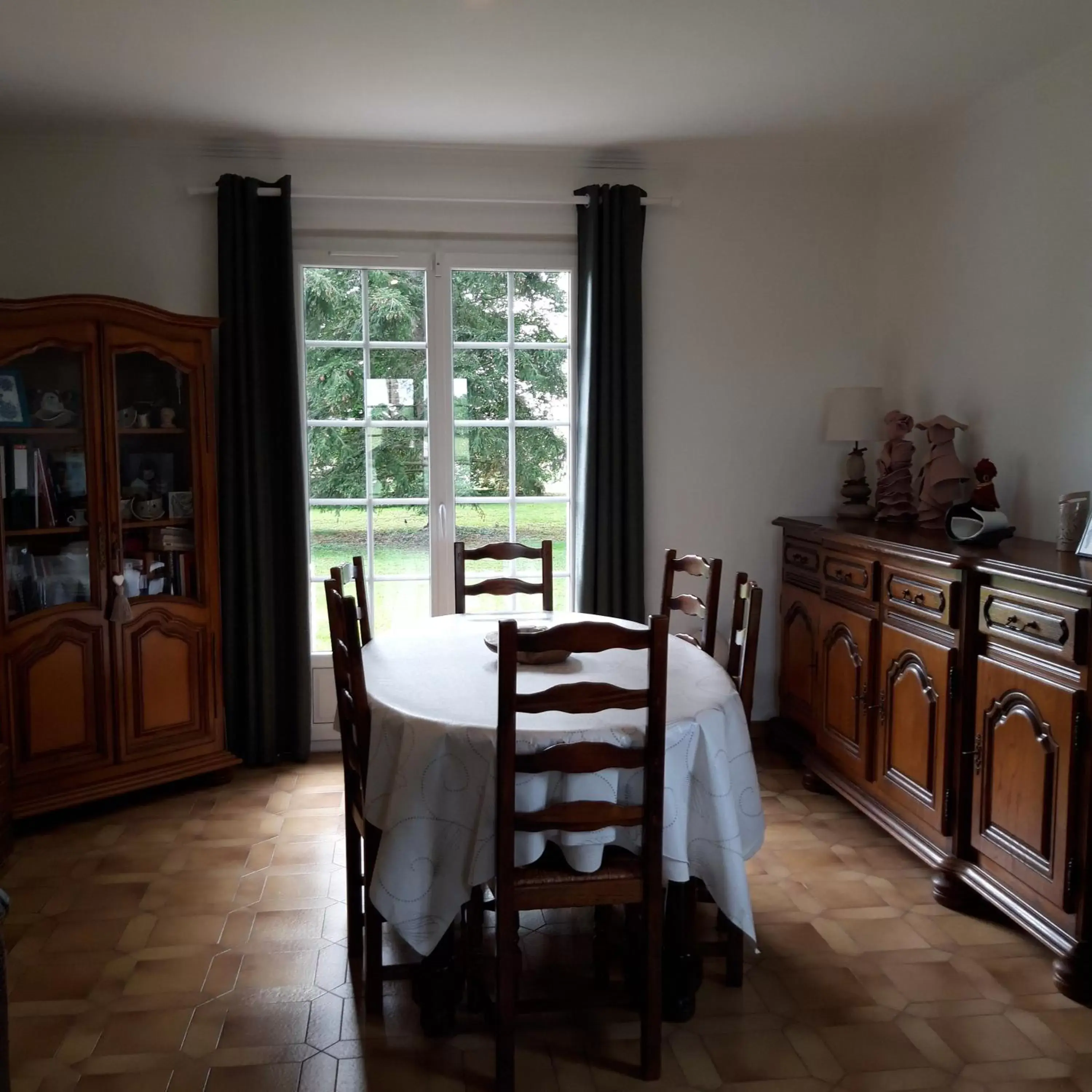 Breakfast, Dining Area in L'EDEN proche du Zoo de Beauval de Saint Aignan