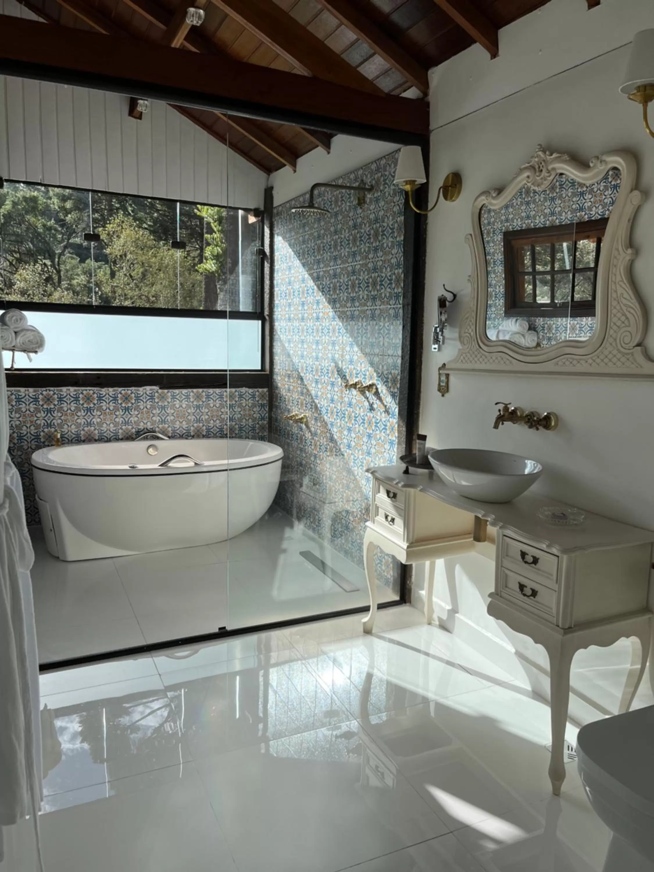 Hot Tub, Bathroom in Pousada Dona Bendita