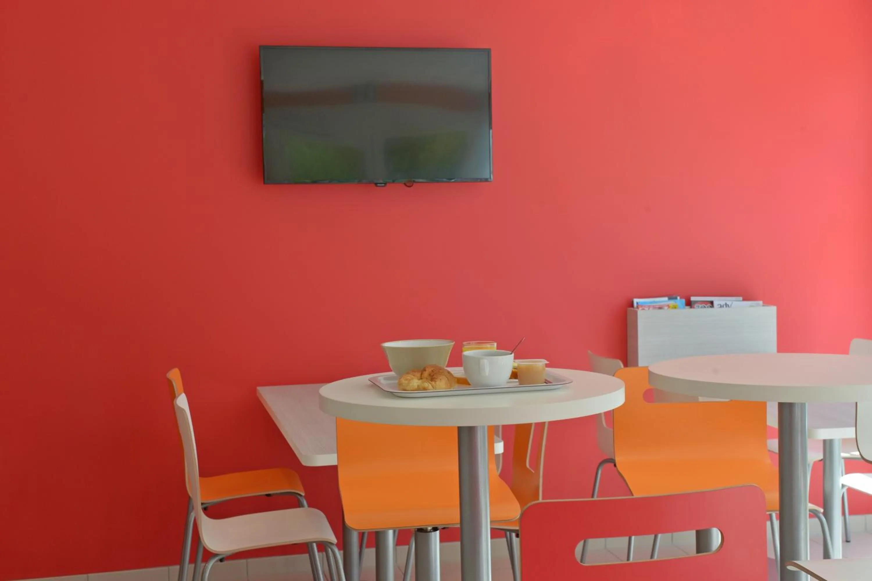 Restaurant/places to eat in Premiere Classe Reims Nord - Bétheny