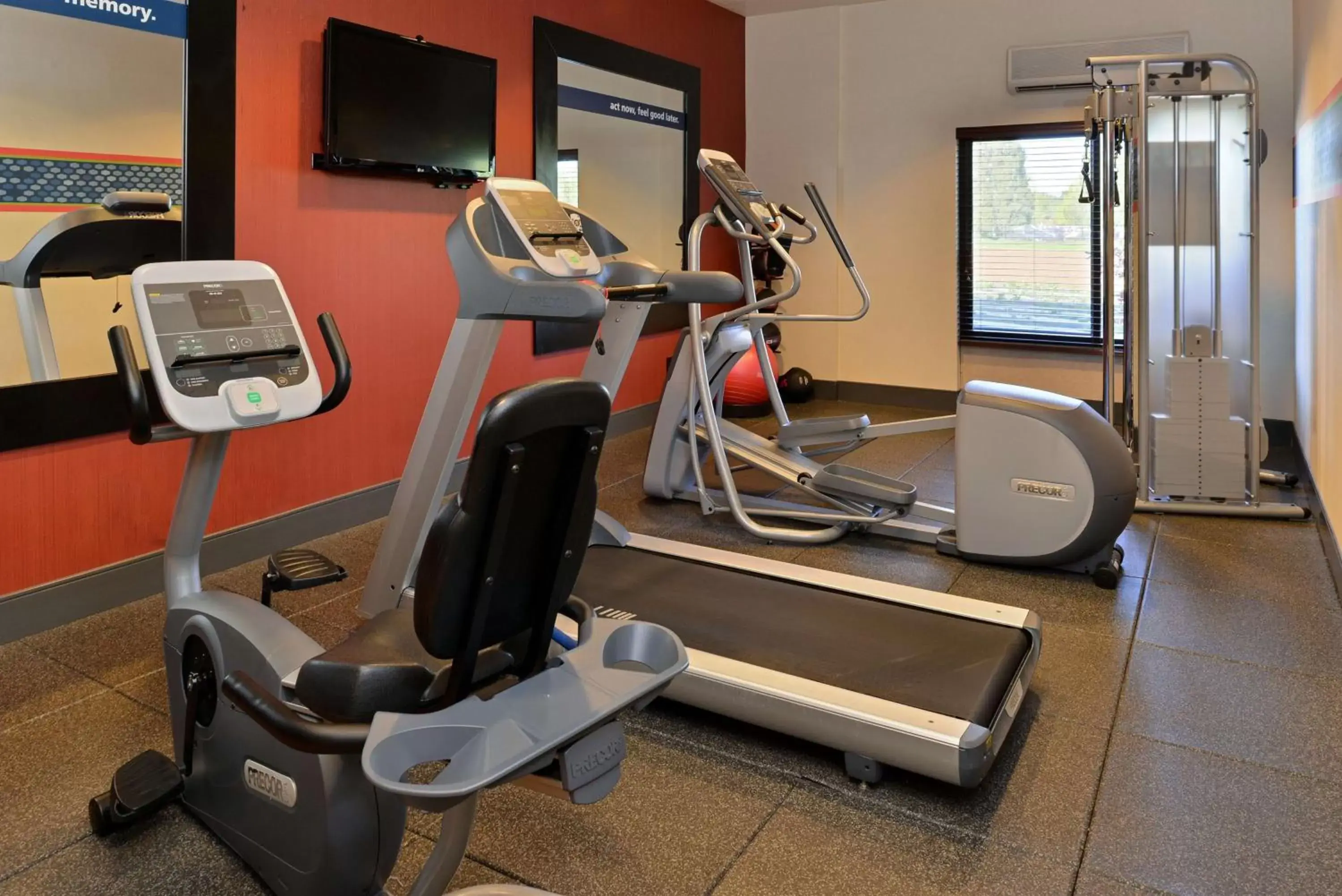 Fitness centre/facilities, Fitness Center/Facilities in Hampton Inn Portland East