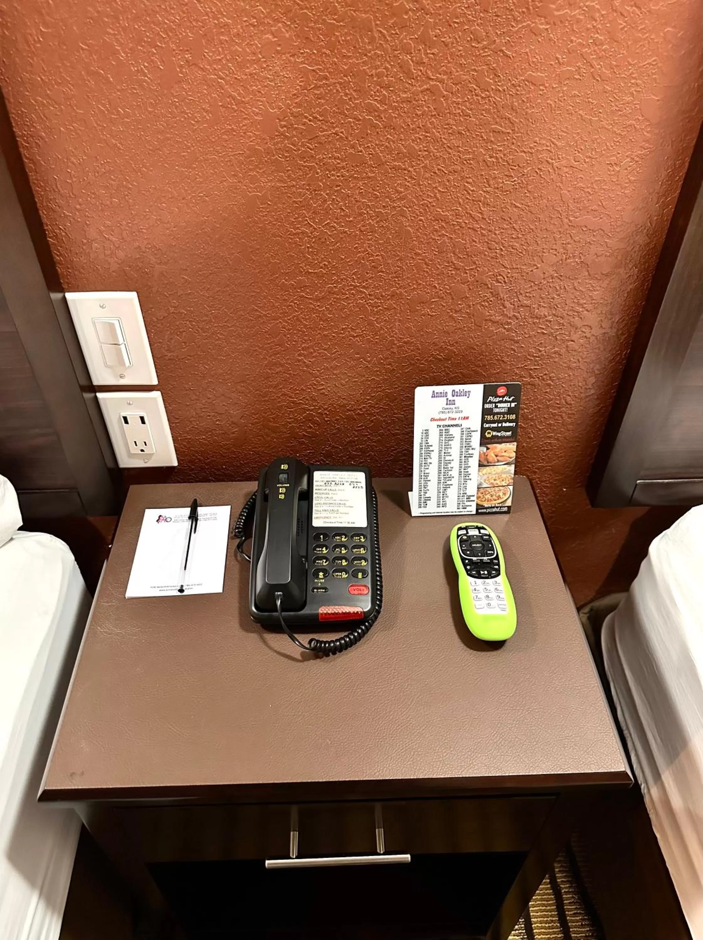 Annie Oakley Motel Oakley