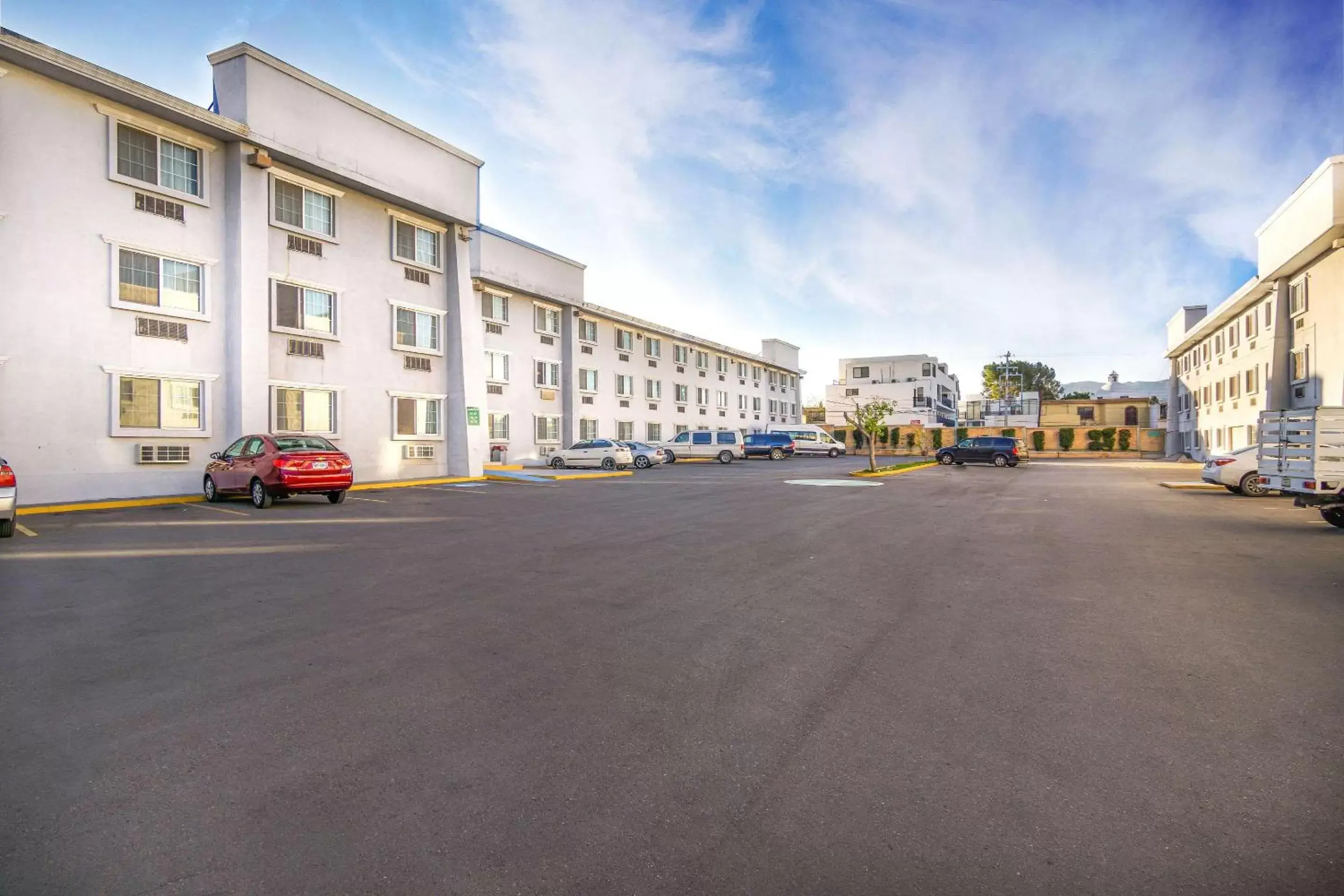 Property building, Neighborhood in Quality Inn & Suites Saltillo Eurotel Property building, Neighborhood in Quality Inn & Suites Saltillo Eurotel