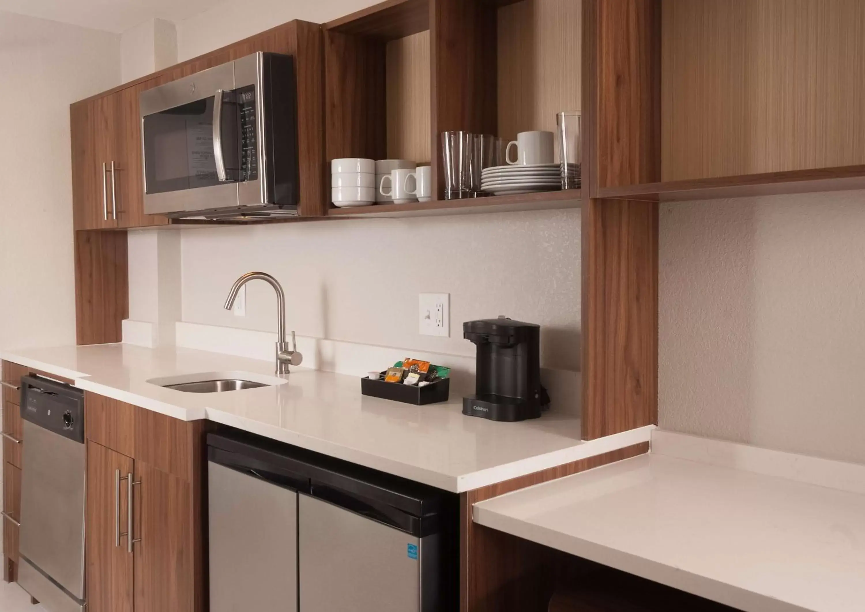 Kitchen or kitchenette, Kitchen/Kitchenette in Home2 Suites By Hilton Atlanta Perimeter Center