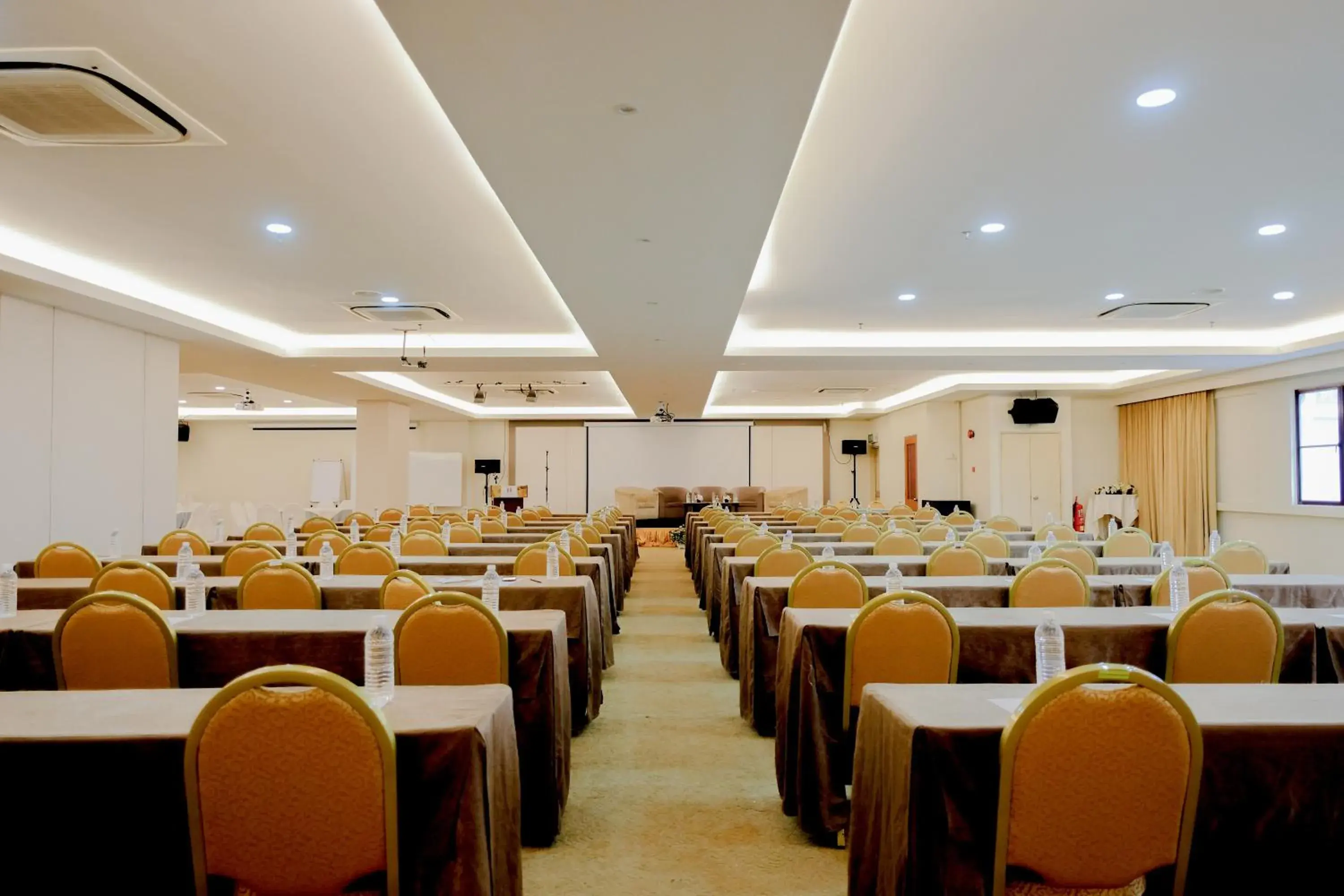 Banquet/Function facilities, Restaurant/Places to Eat in Koptown EDC Hotel Kuala Lumpur