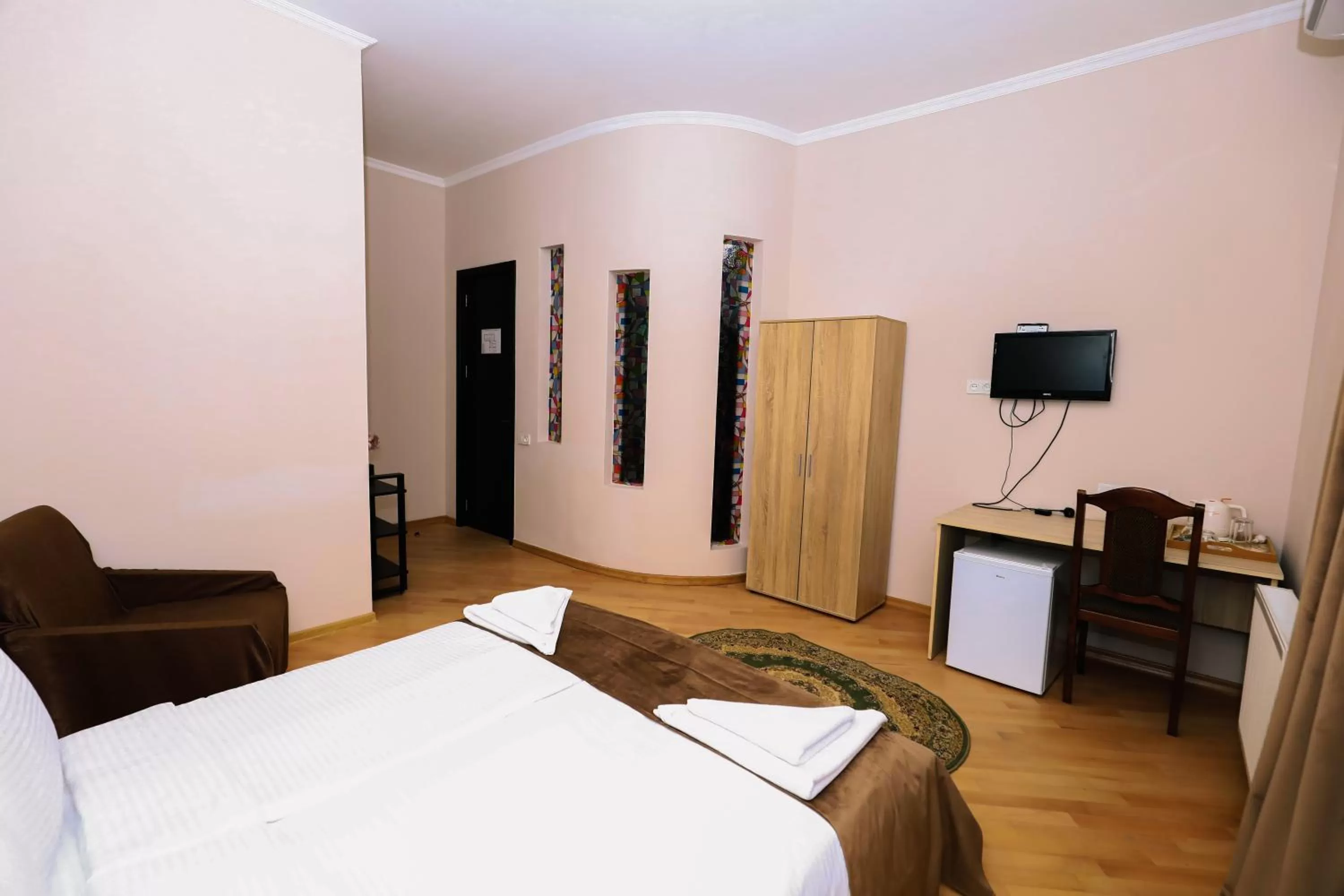 Communal lounge/ TV room, Bed in Tamarisi Old Tbilisi