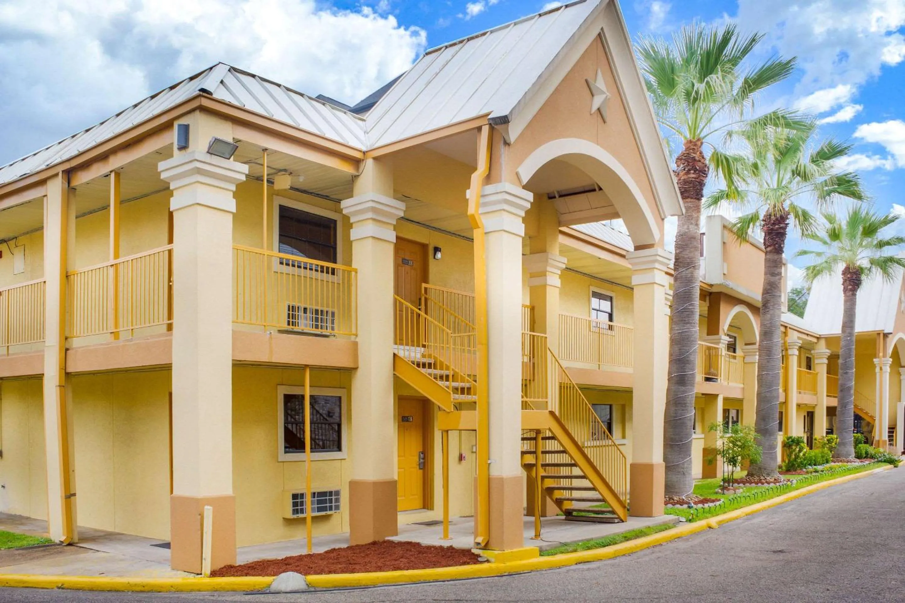 Property building in Rodeway Inn & Suites Houston near Medical Center