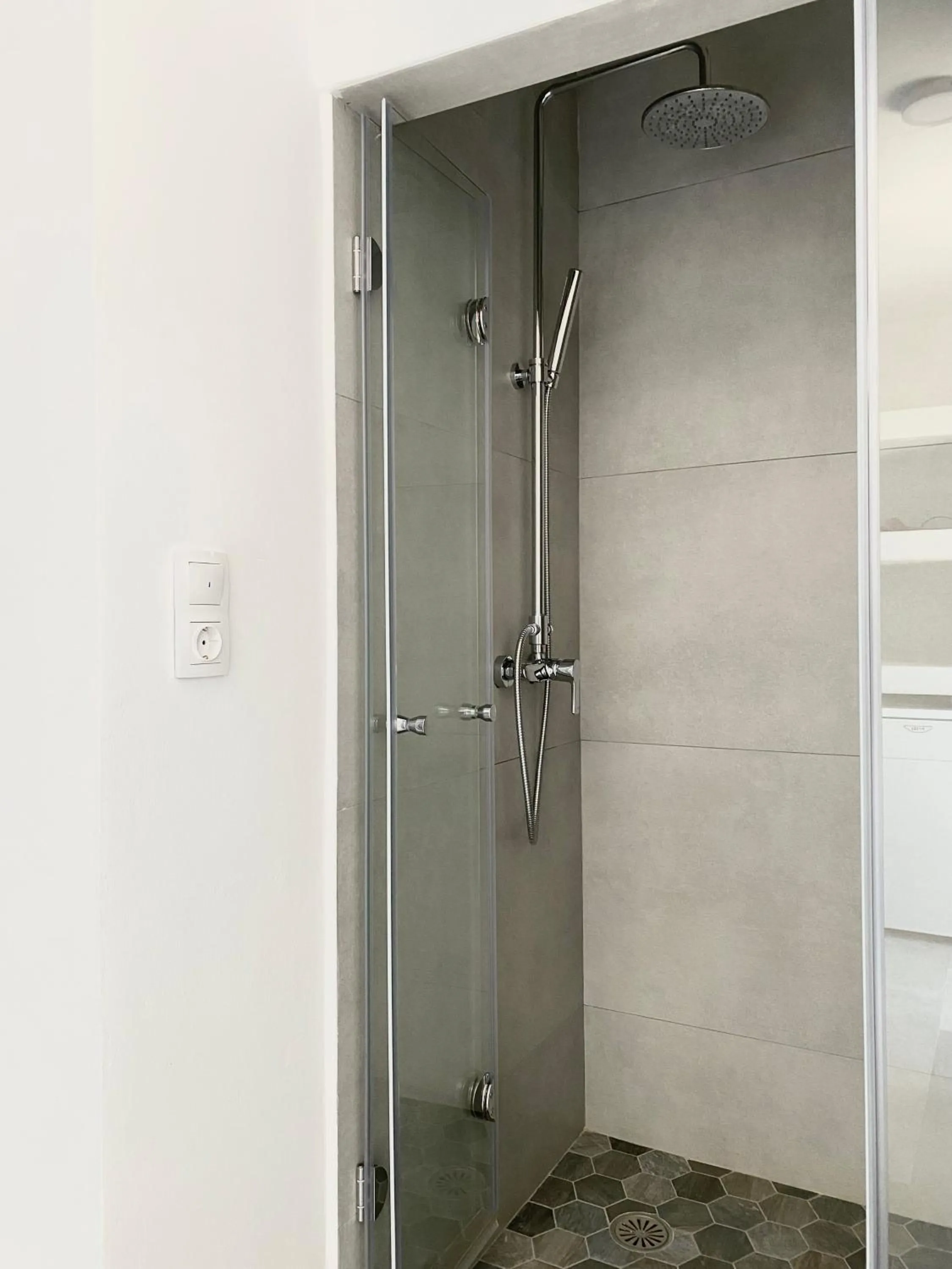 Shower in Fikas Hotel