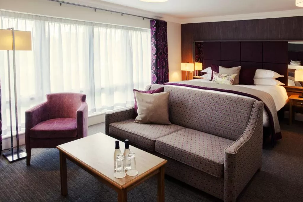 Restaurant/places to eat, Bed in Trout Hotel