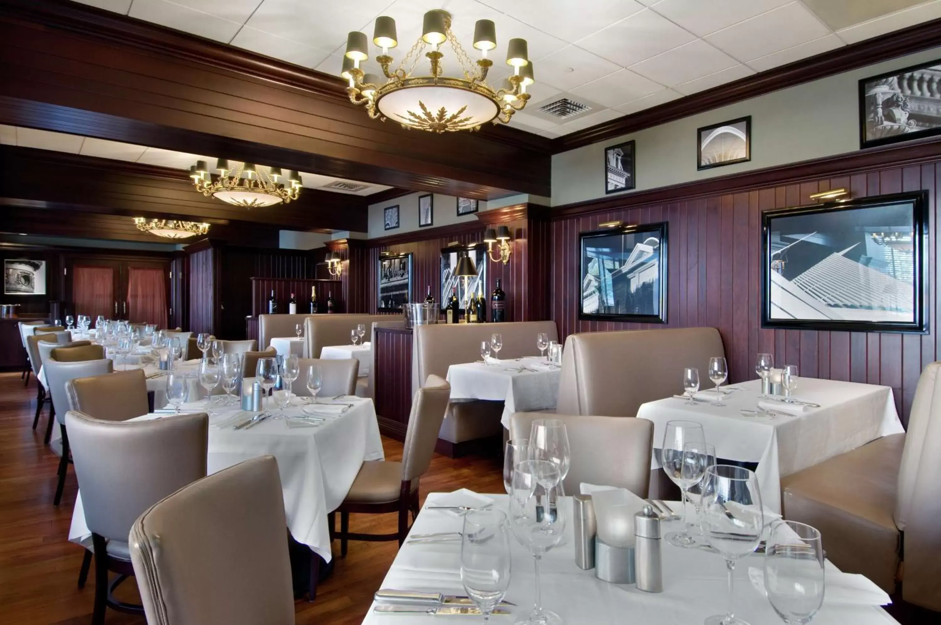 Restaurant/places to eat in Hilton Milwaukee Restaurant/places to eat in Hilton Milwaukee