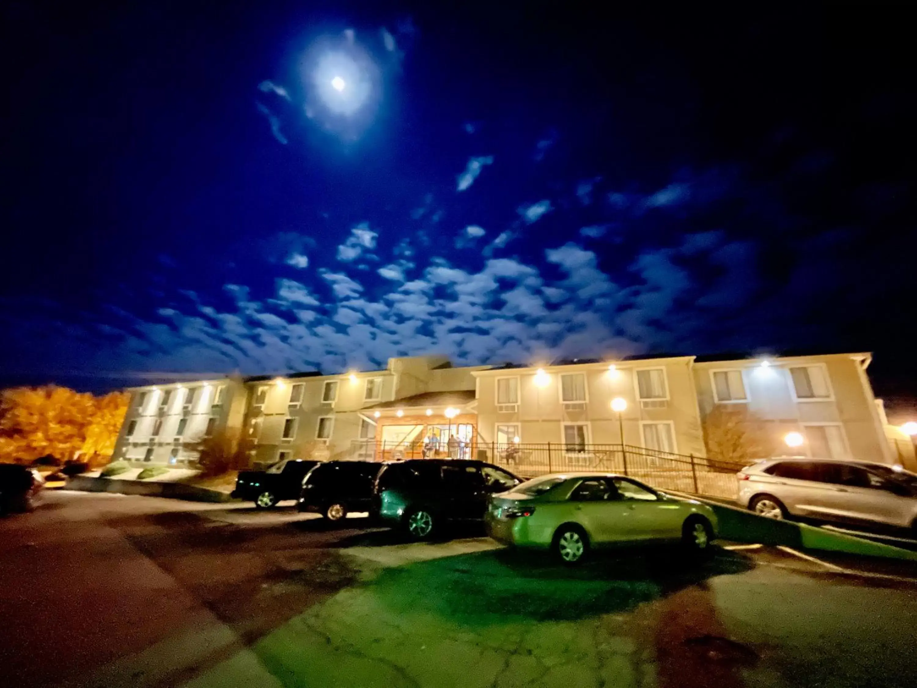 Property building in Super 8 by Wyndham Hannibal Property building in Super 8 by Wyndham Hannibal