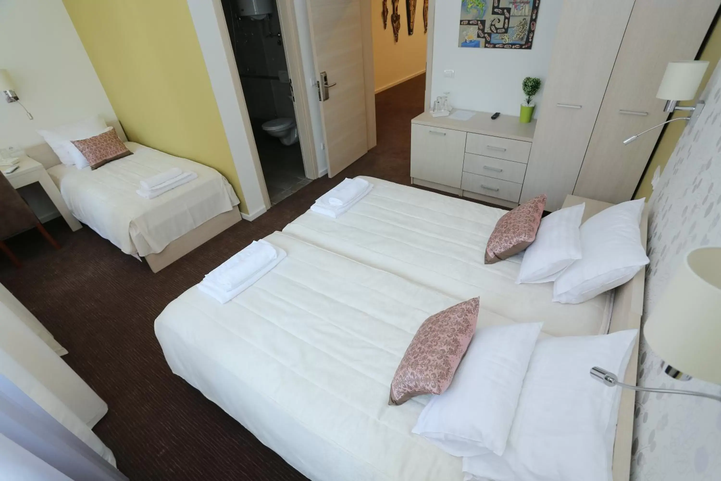 Triple Room with Private Bathroom - single occupancy in Konačište Grad B&B Triple Room with Private Bathroom - single occupancy in Konačište Grad B&B