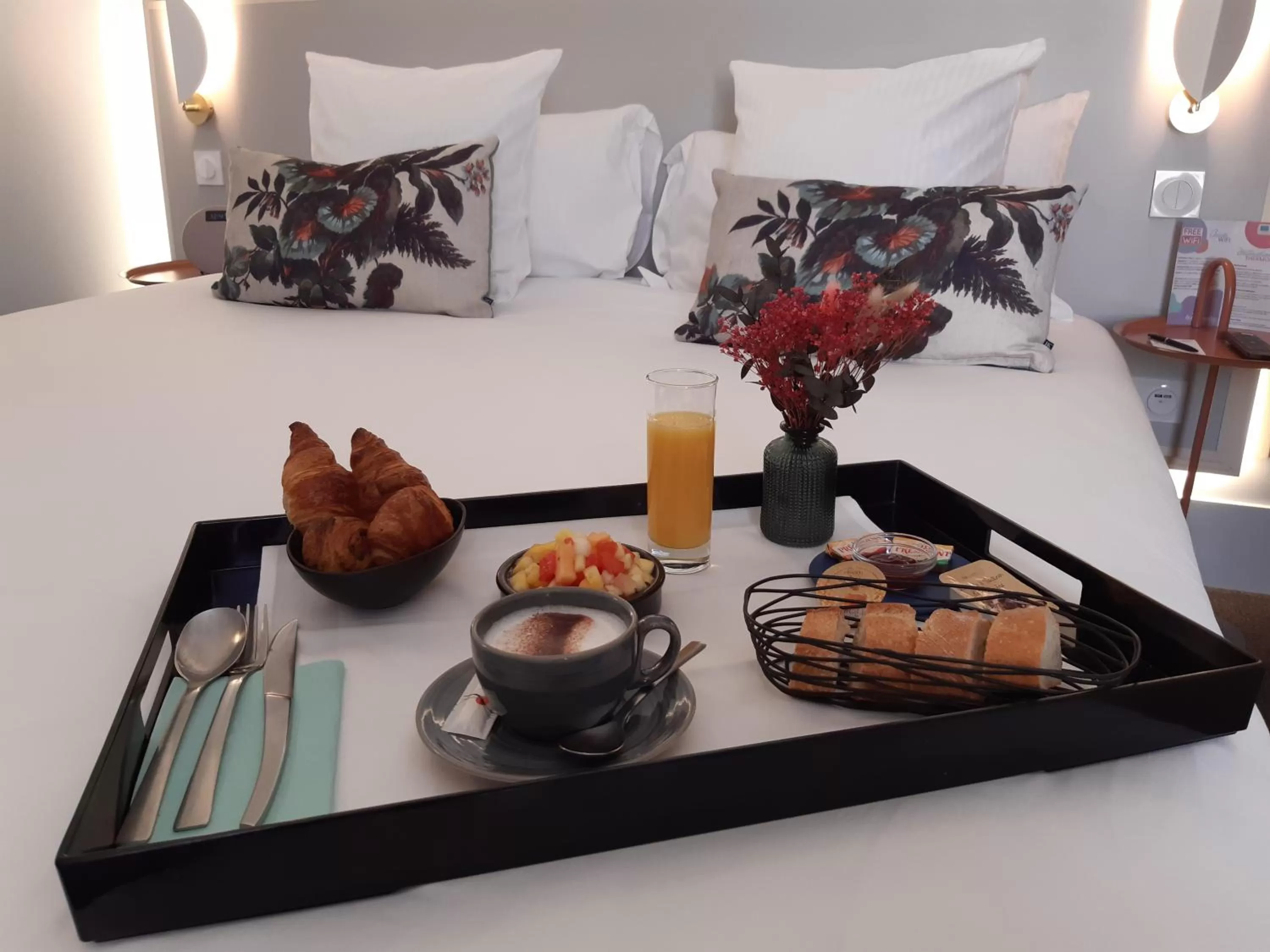 Food and drinks, Bed in Aiden by Best Western Clermont-Ferrand Hotel & Spa